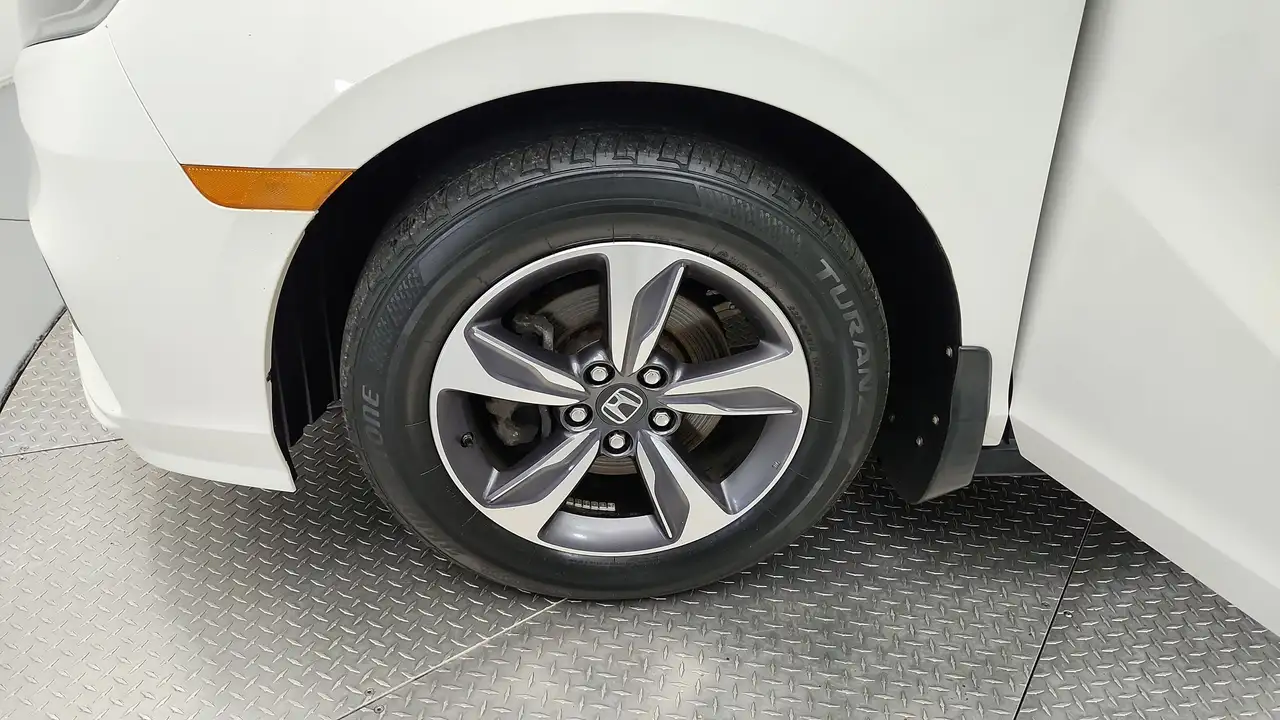 Honda Odyssey снимка Honda Odyssey