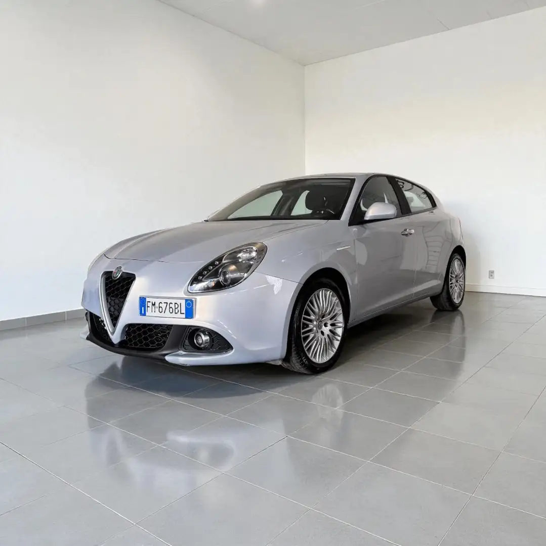 Alfa Romeo Giulietta 1.6 JTDm TCT 120 CV Super Gris - 1