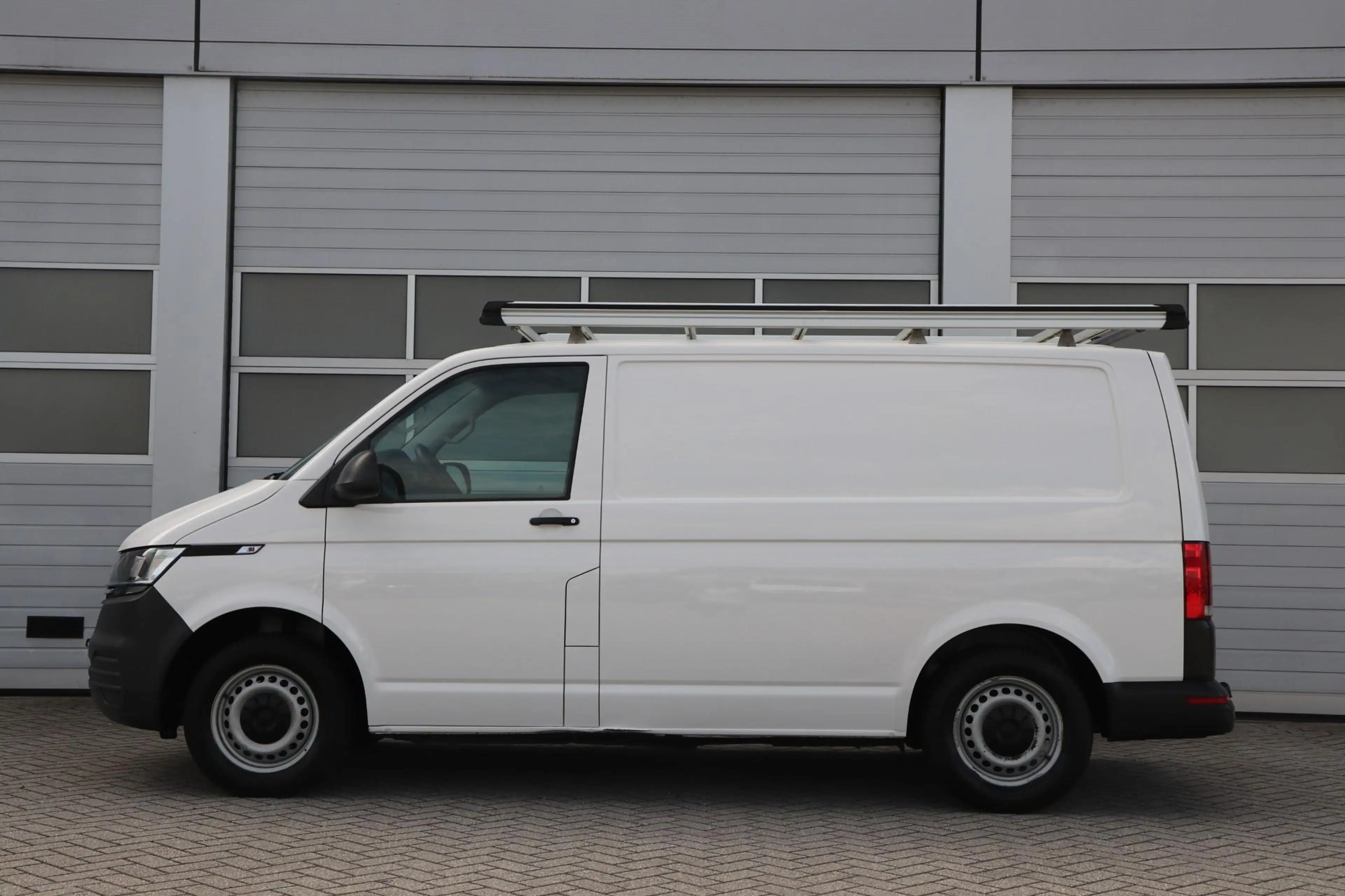 Volkswagen T6.1 Transporter 2.0 TDI 90pk L1H1 28 | Trekhaak  | Airco | Bluetoo — photo 12