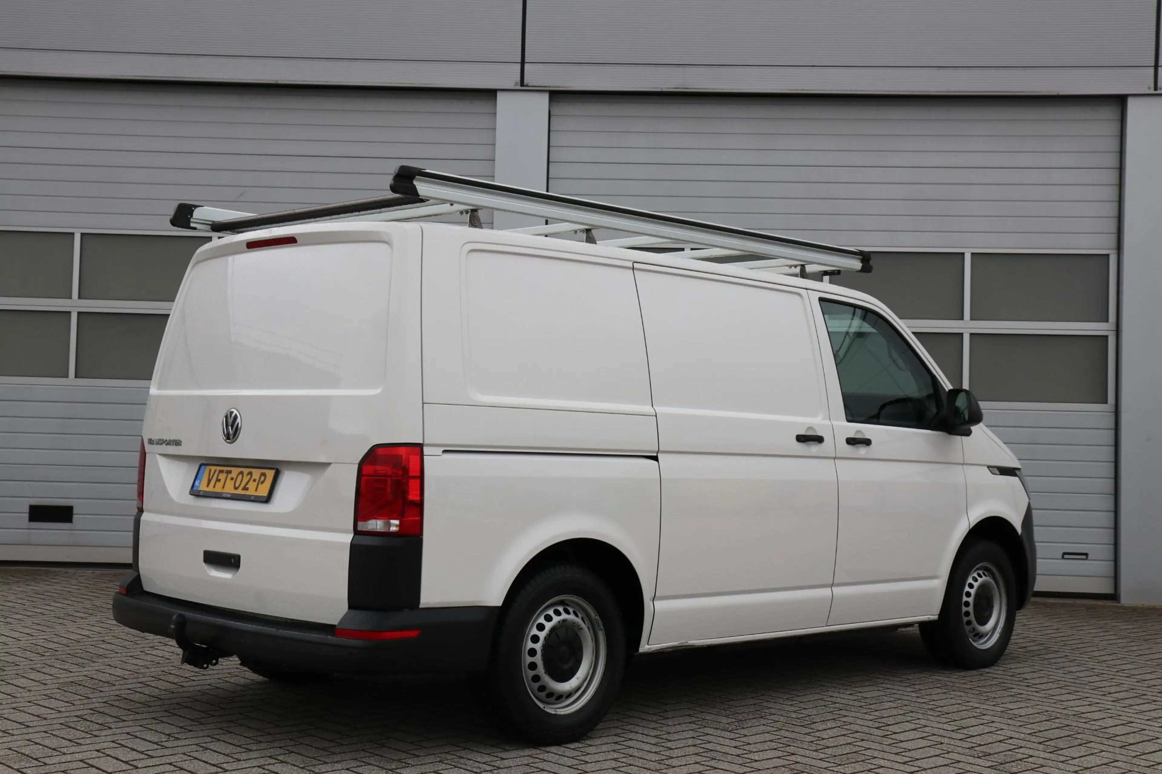 Volkswagen T6.1 Transporter 2.0 TDI 90pk L1H1 28 | Trekhaak  | Airco | Bluetoo — photo 2