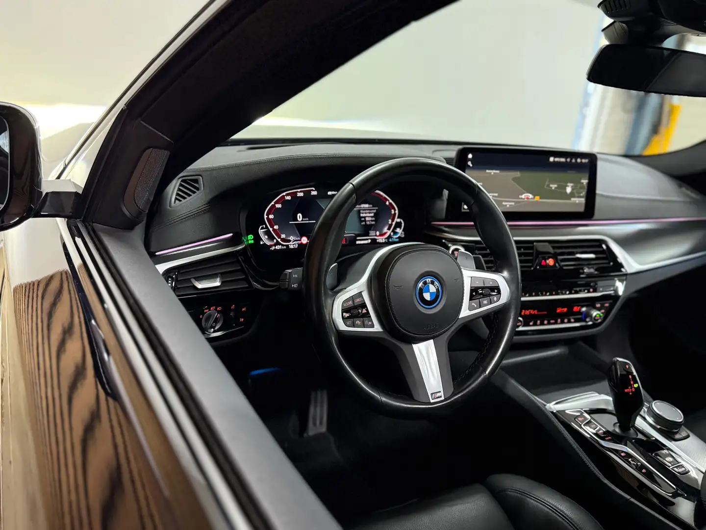 BMW 530 5-serie 530e xDrive M-Sport Pro Pakket | Pano | M- Negro - 2