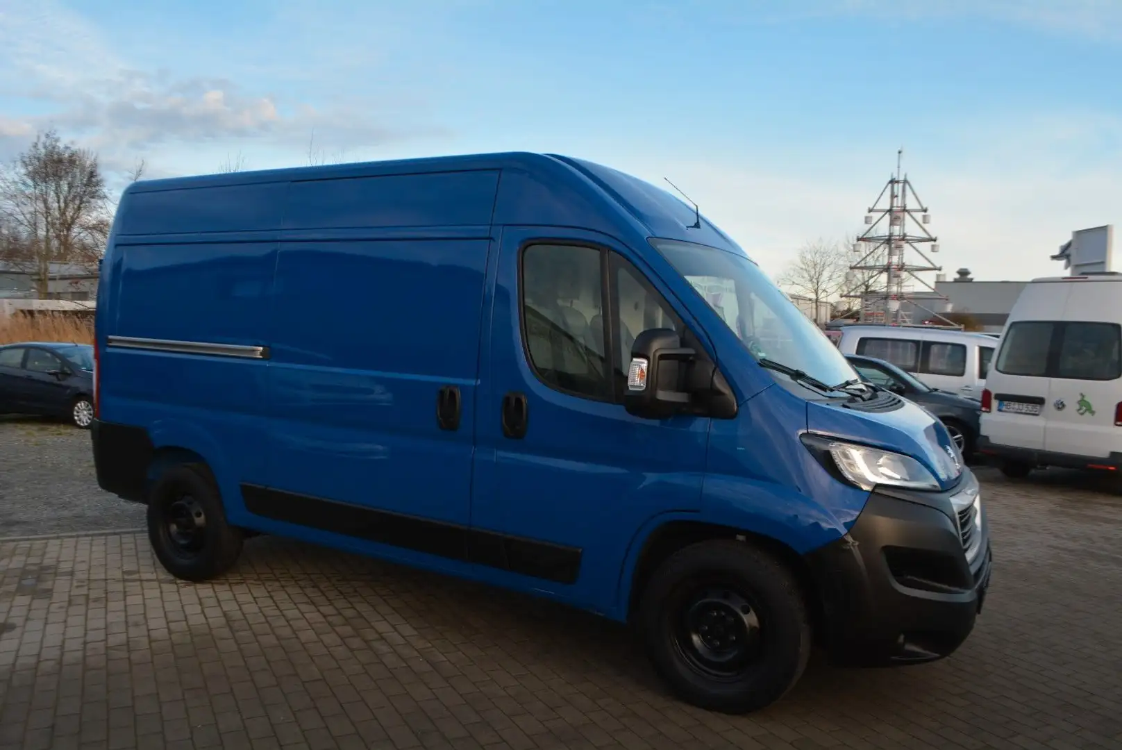 Peugeot Boxer Kasten Hochraum 435 L2H2 Premium BlueHDi 1 Blau - 2