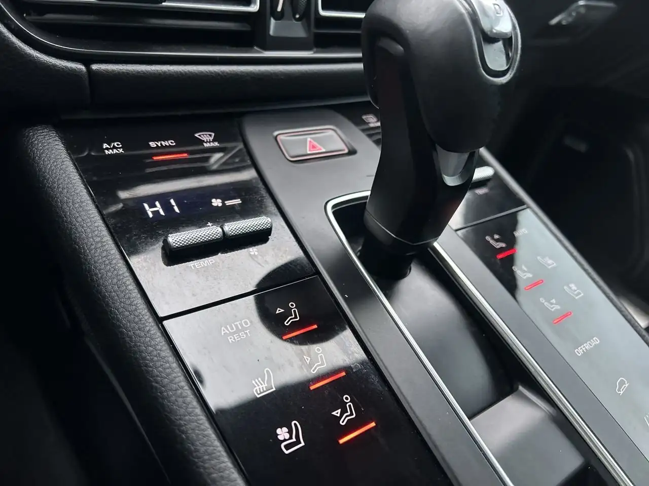Porsche Macan снимка Porsche Macan