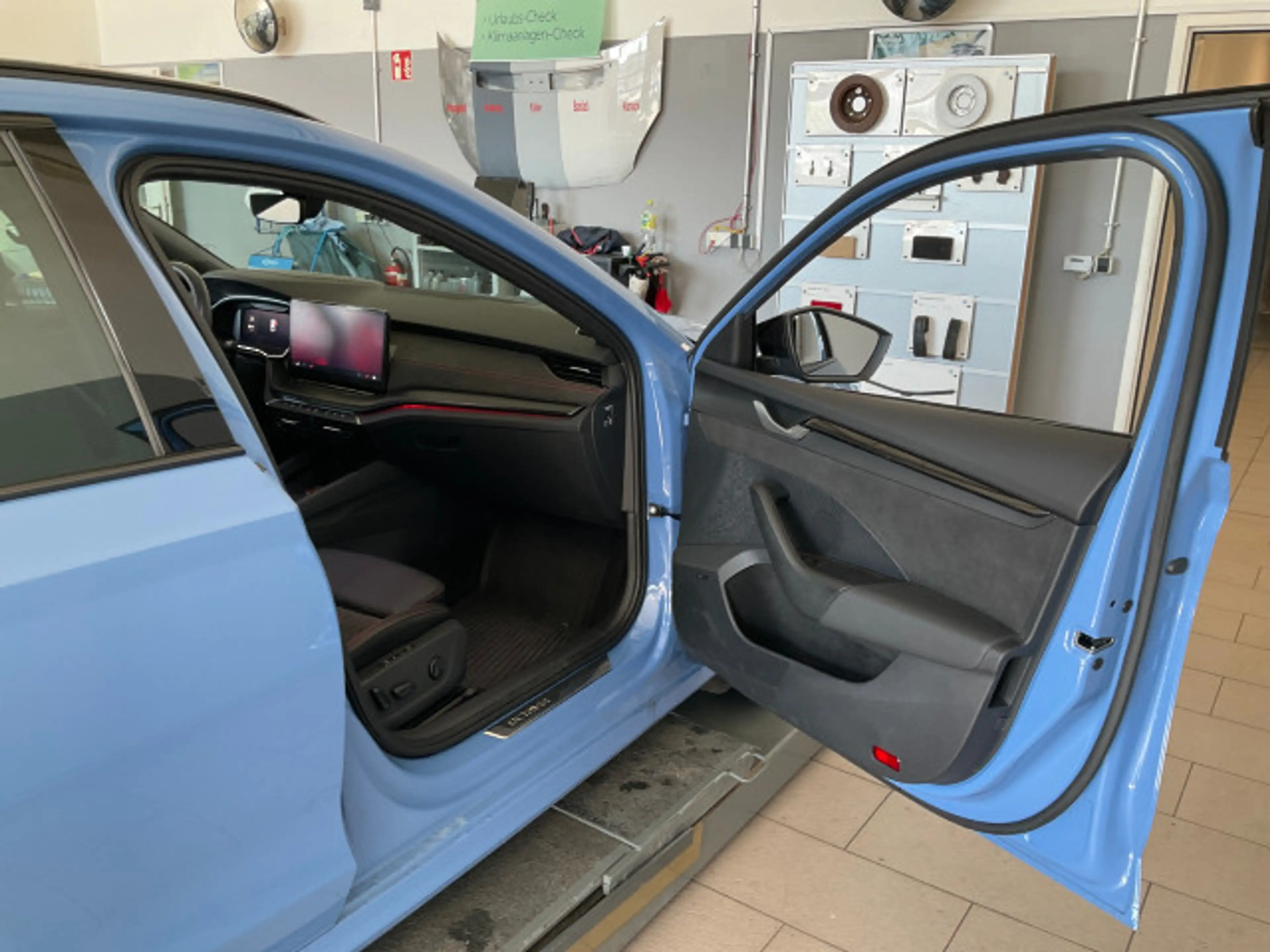 Skoda Octavia 2.0 TSI RS Navi LED AHK Kamera Pano — photo 13