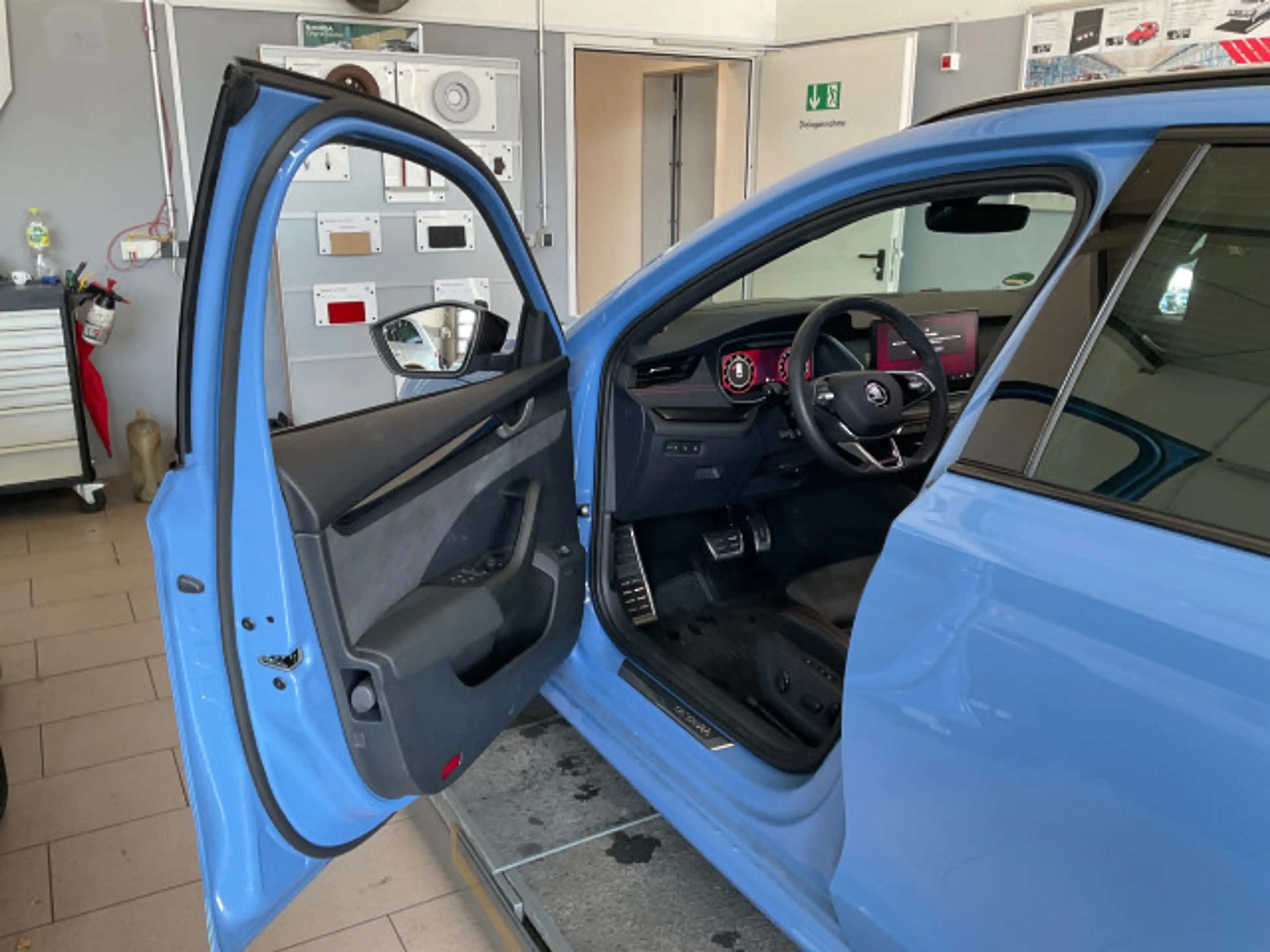 Skoda Octavia 2.0 TSI RS Navi LED AHK Kamera Pano — photo 10