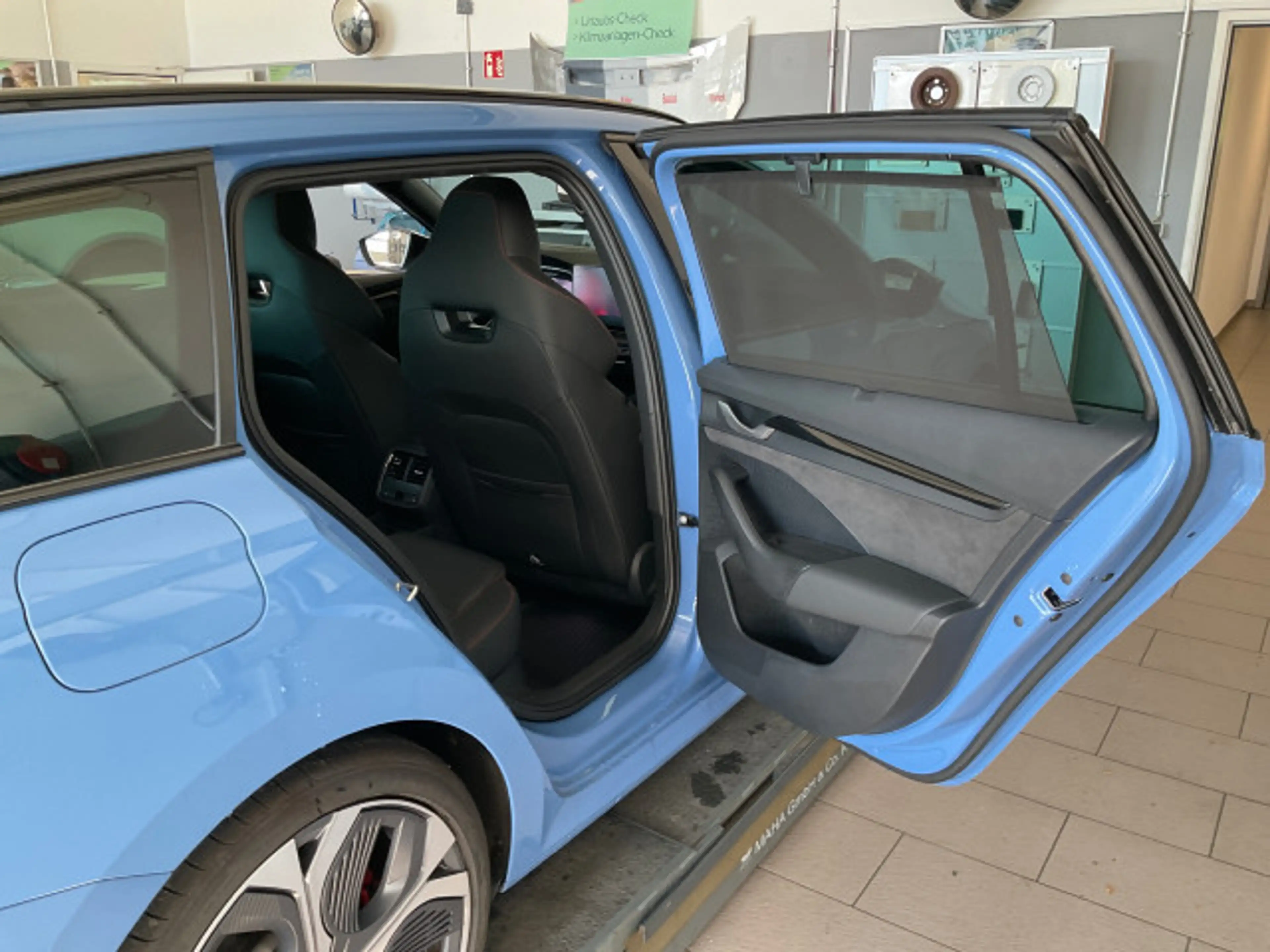 Skoda Octavia 2.0 TSI RS Navi LED AHK Kamera Pano — photo 12
