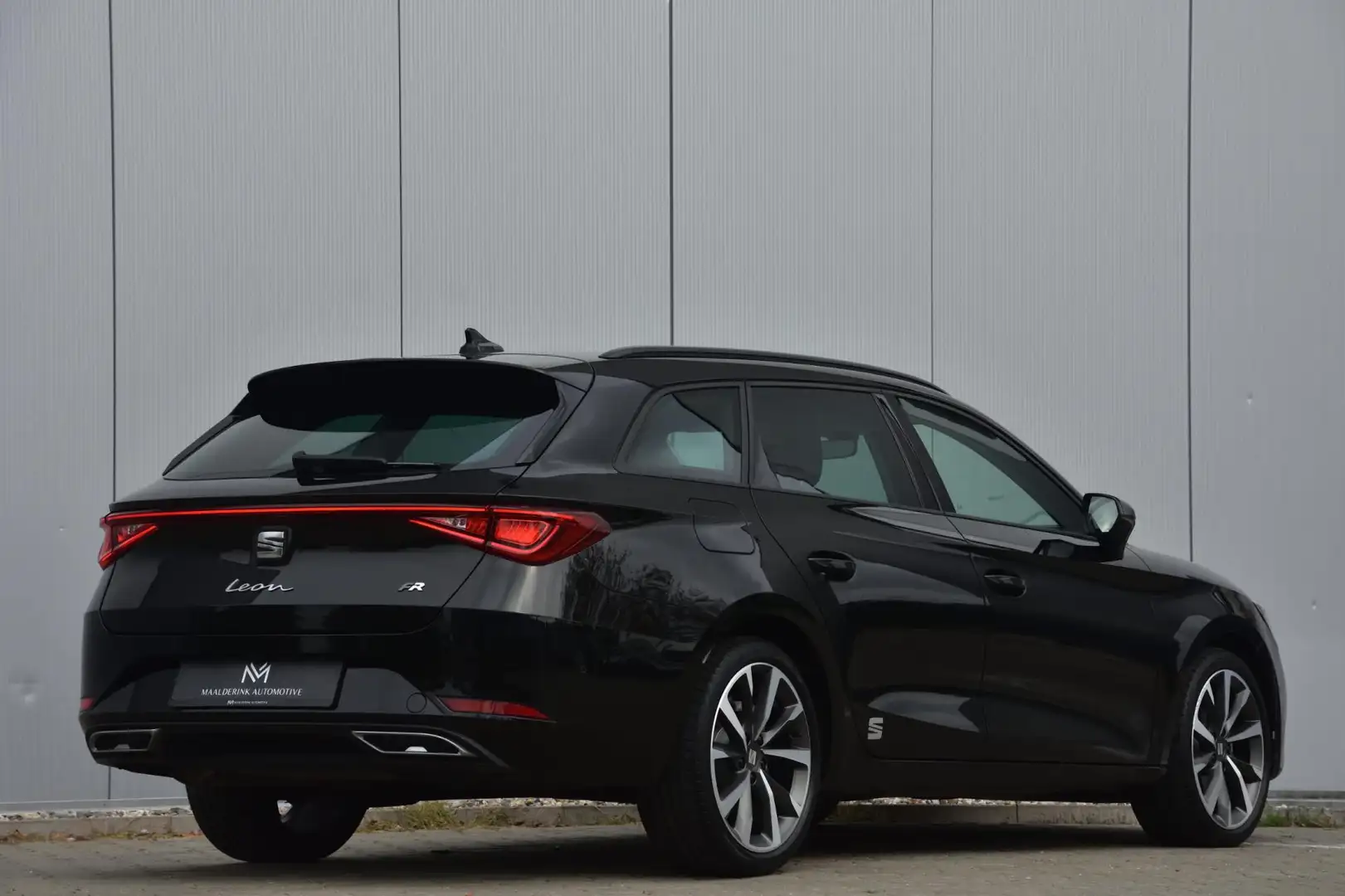 SEAT Leon Sportstourer 1.5 TSI FR Keyless, Camera, Digitale Zwart - 2