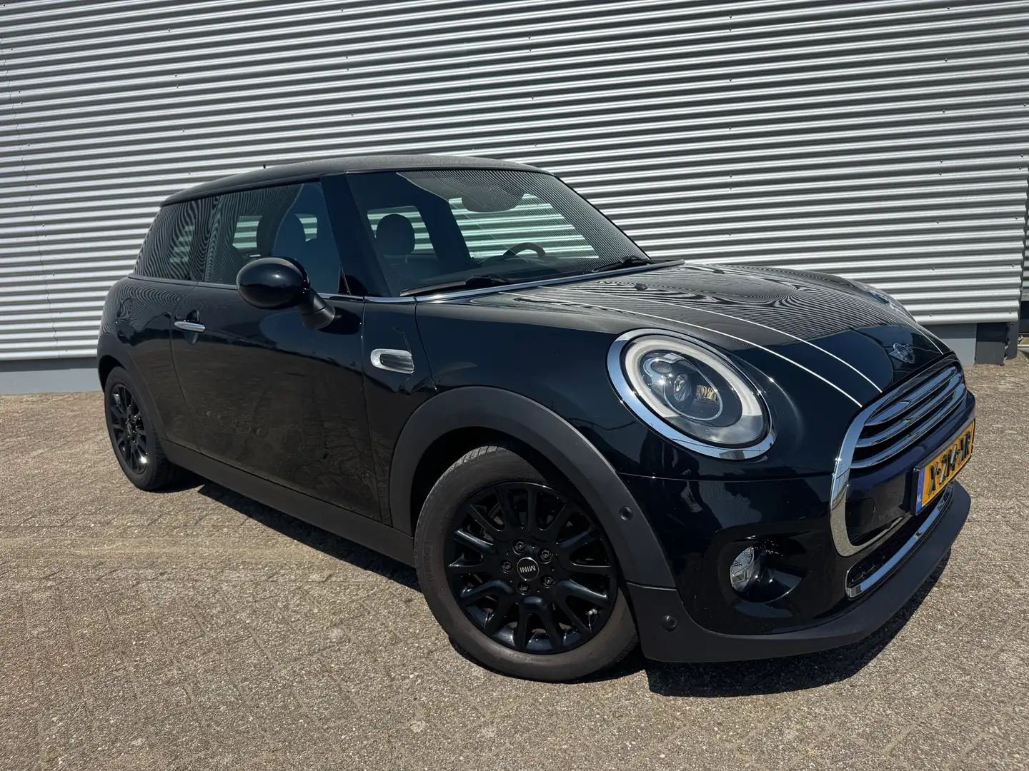 MINI Cooper Cooper 1.5 Cooper Chili aut. Navi LED crna - 2
