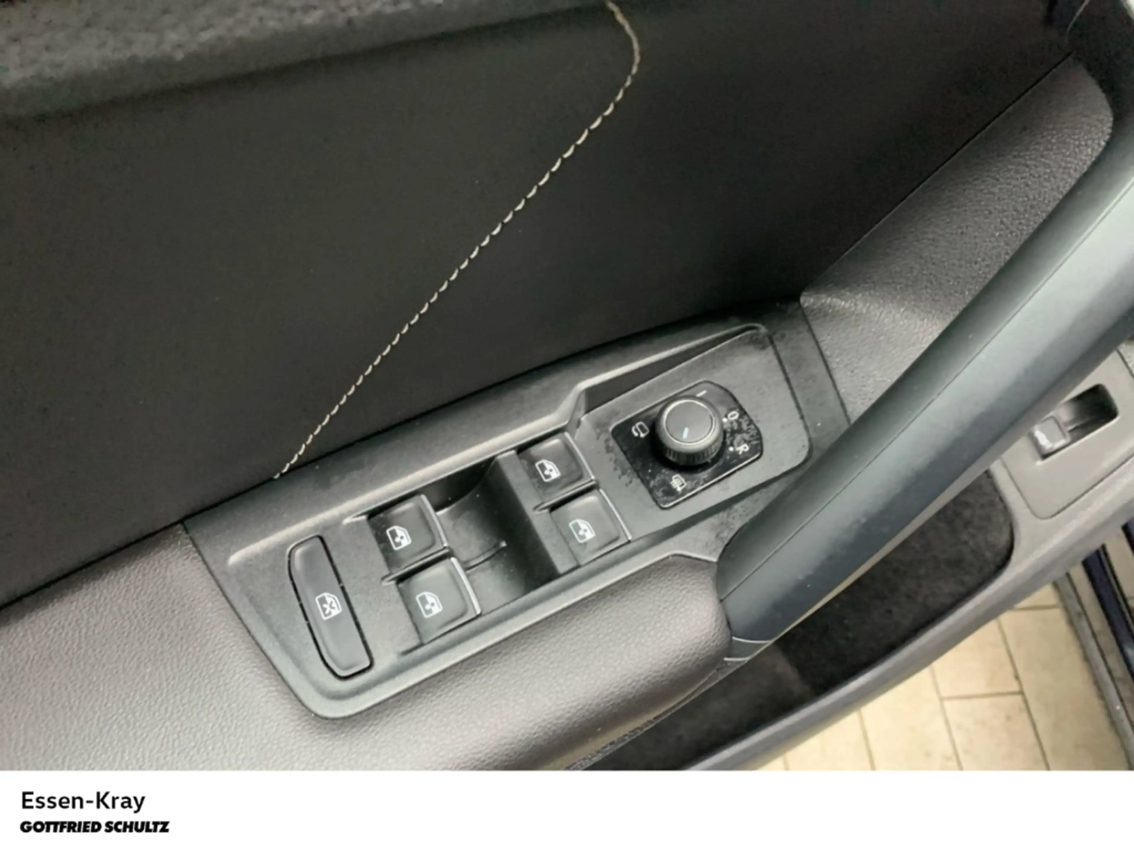 Volkswagen Tiguan R-Line 2.0 TDI DSG 4Motion Pano AHK — photo 11