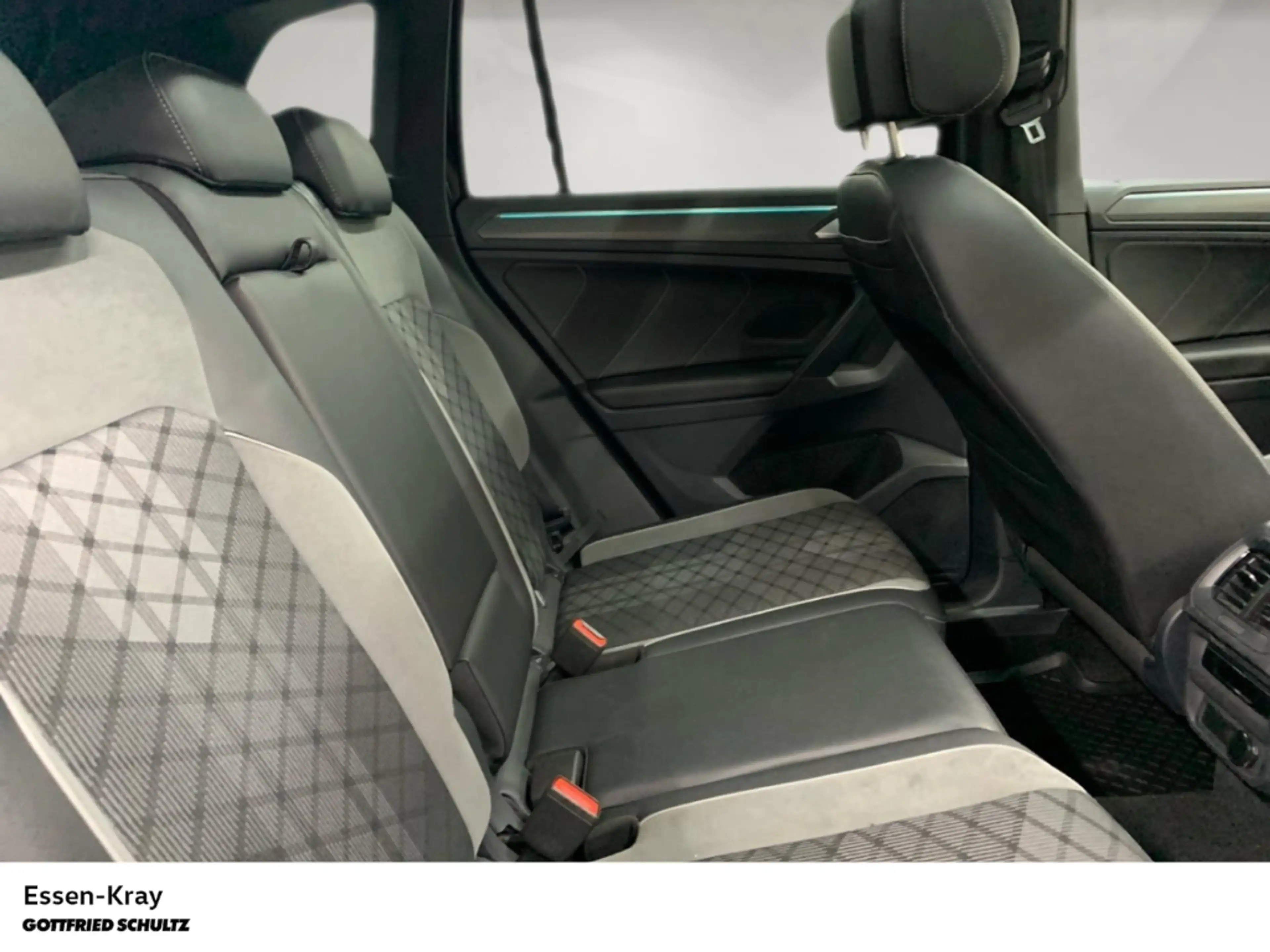 Volkswagen Tiguan R-Line 2.0 TDI DSG 4Motion Pano AHK — photo 7