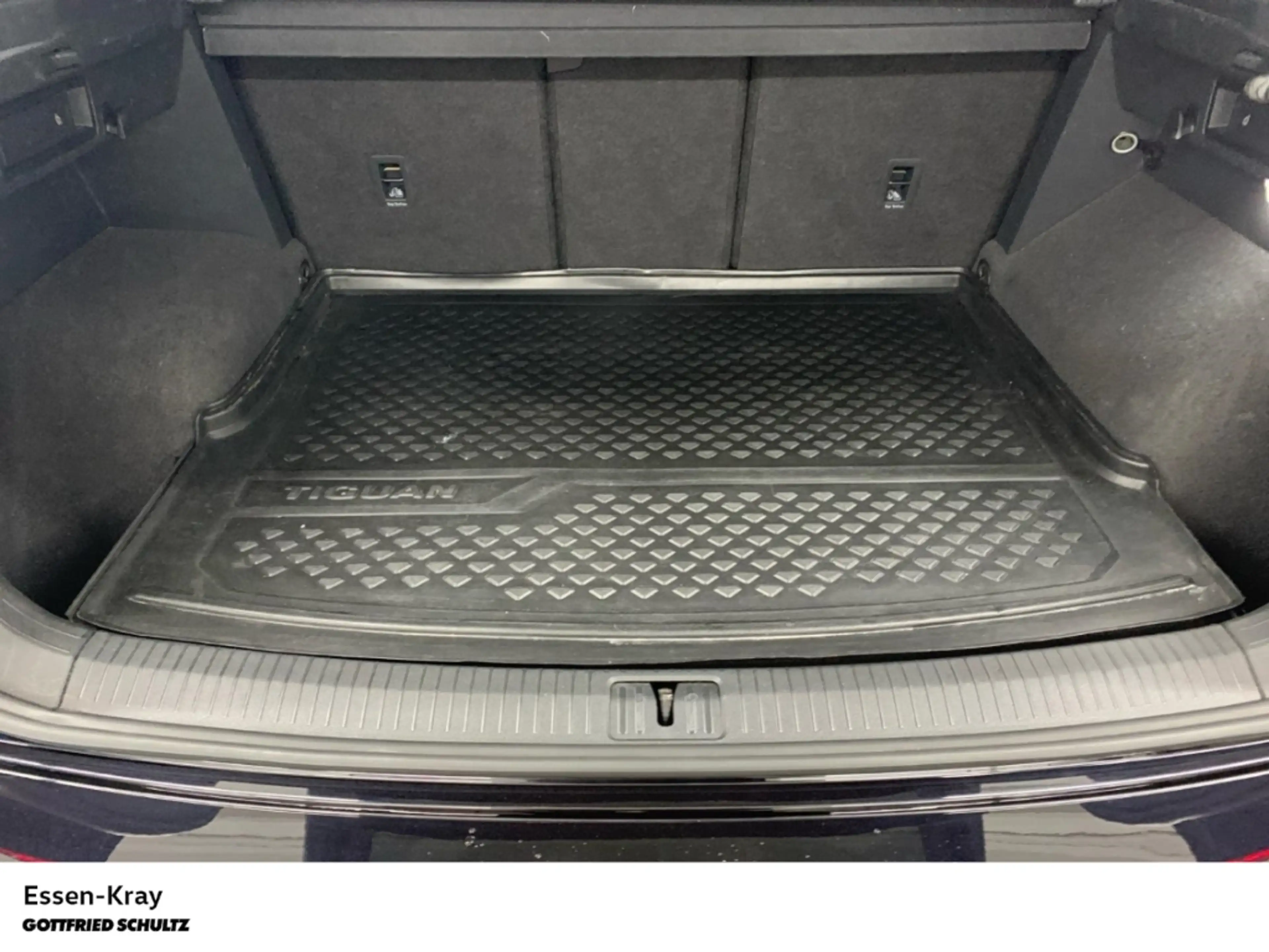 Volkswagen Tiguan R-Line 2.0 TDI DSG 4Motion Pano AHK — photo 8