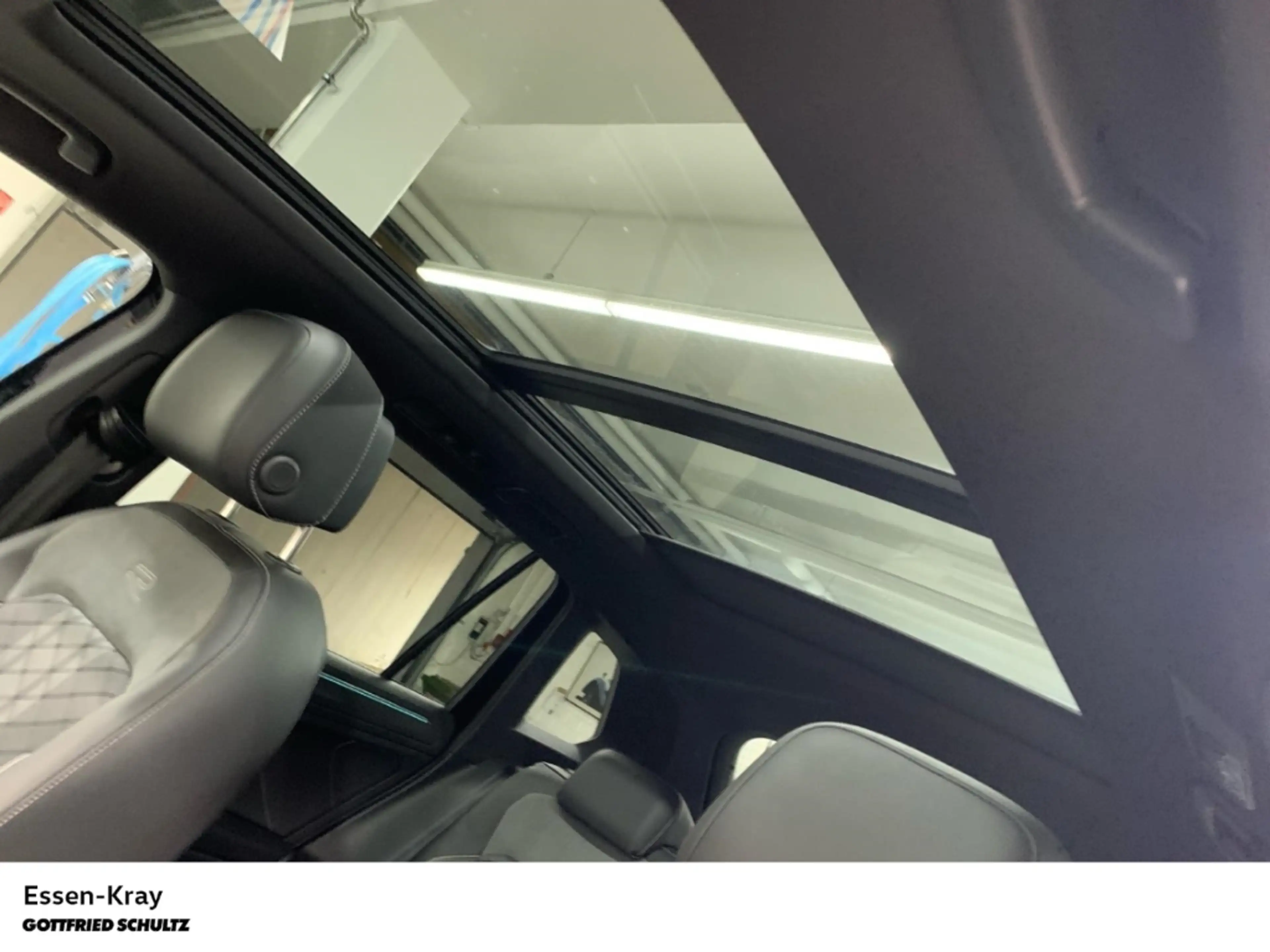 Volkswagen Tiguan R-Line 2.0 TDI DSG 4Motion Pano AHK — photo 12
