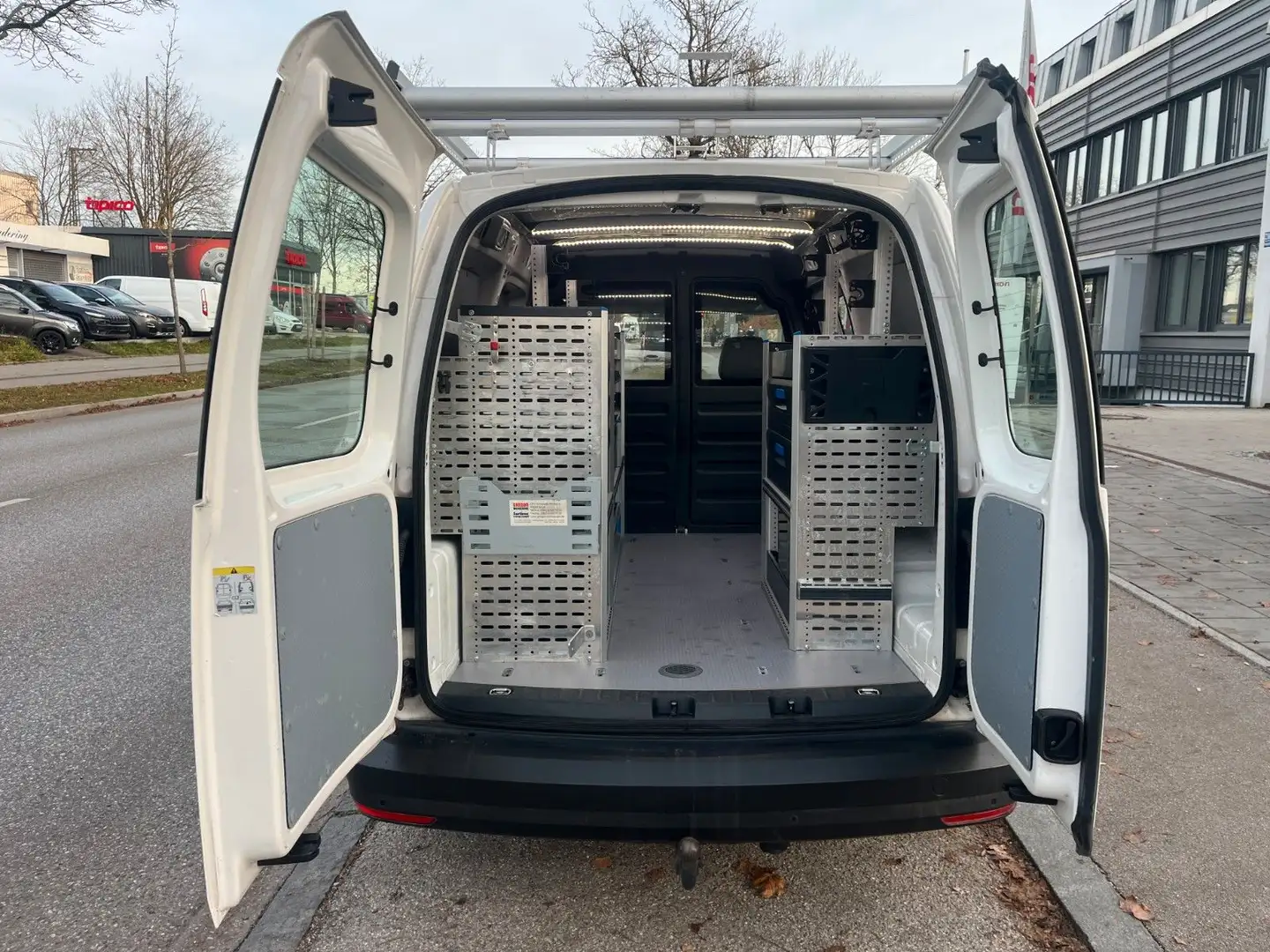 Volkswagen Caddy Maxi 4 MOTION SORTIMO REGALLE GROSS/AHK Weiß - 1