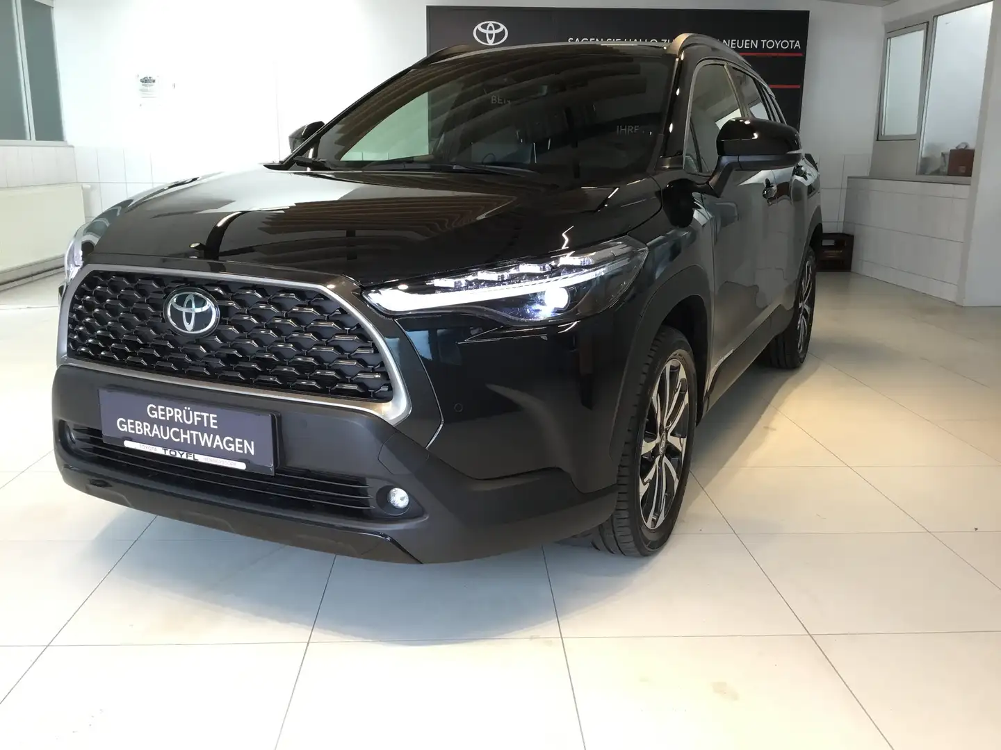 Toyota Corolla Cross 1,8 Active Drive Schwarz - 1
