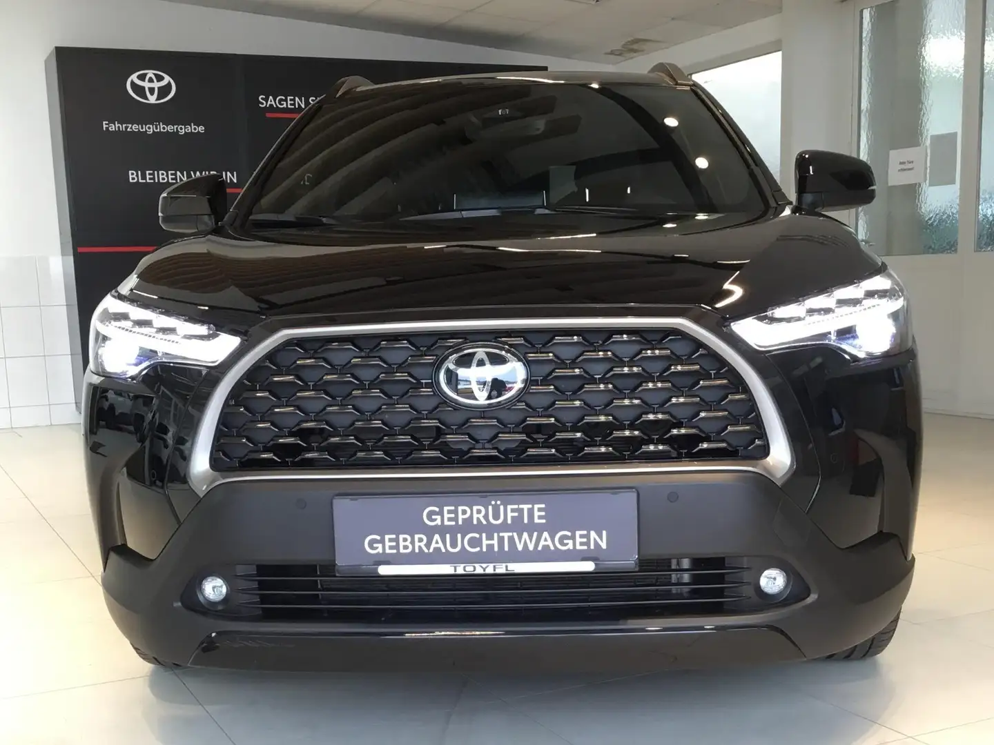 Toyota Corolla Cross 1,8 Active Drive Schwarz - 2