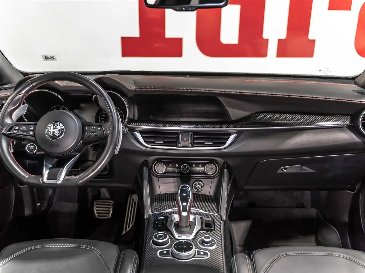 Alfa Romeo Stelvio снимка Alfa Romeo Stelvio