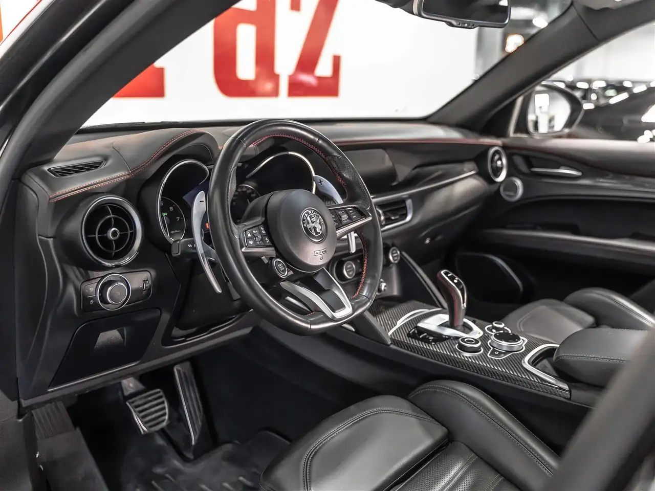 Alfa Romeo Stelvio снимка Alfa Romeo Stelvio