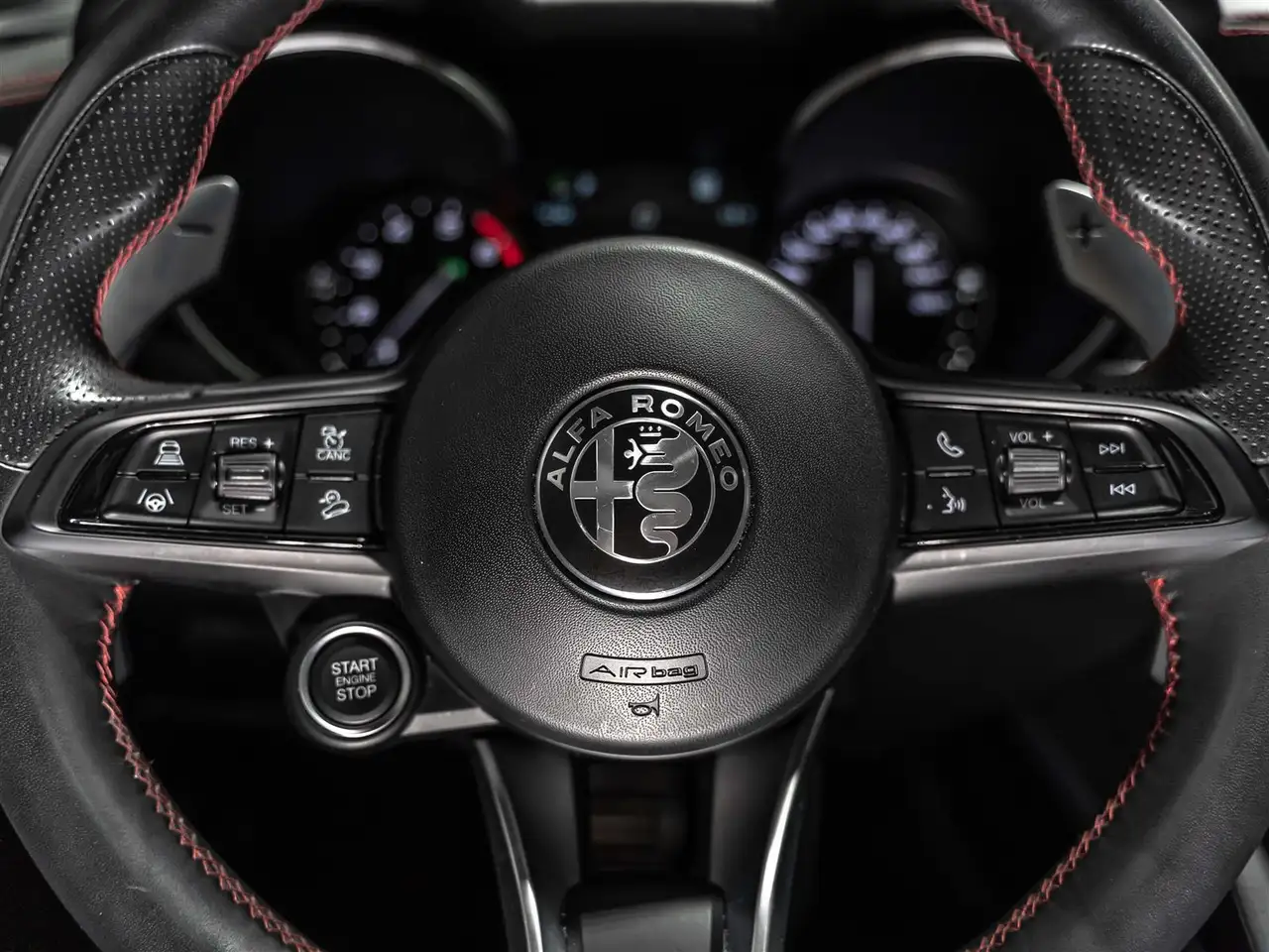 Alfa Romeo Stelvio снимка Alfa Romeo Stelvio
