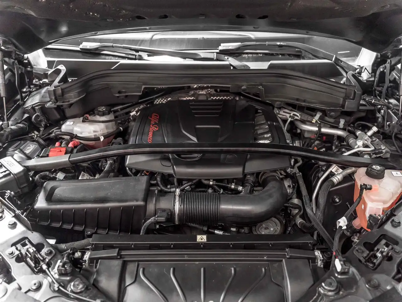 Alfa Romeo Stelvio снимка Alfa Romeo Stelvio