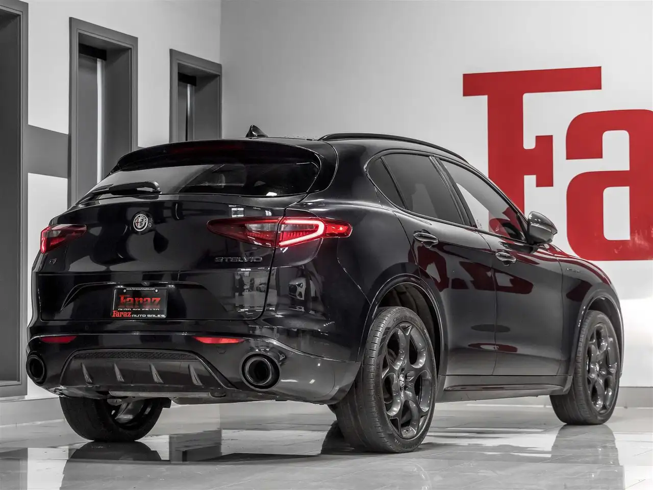 Alfa Romeo Stelvio снимка Alfa Romeo Stelvio