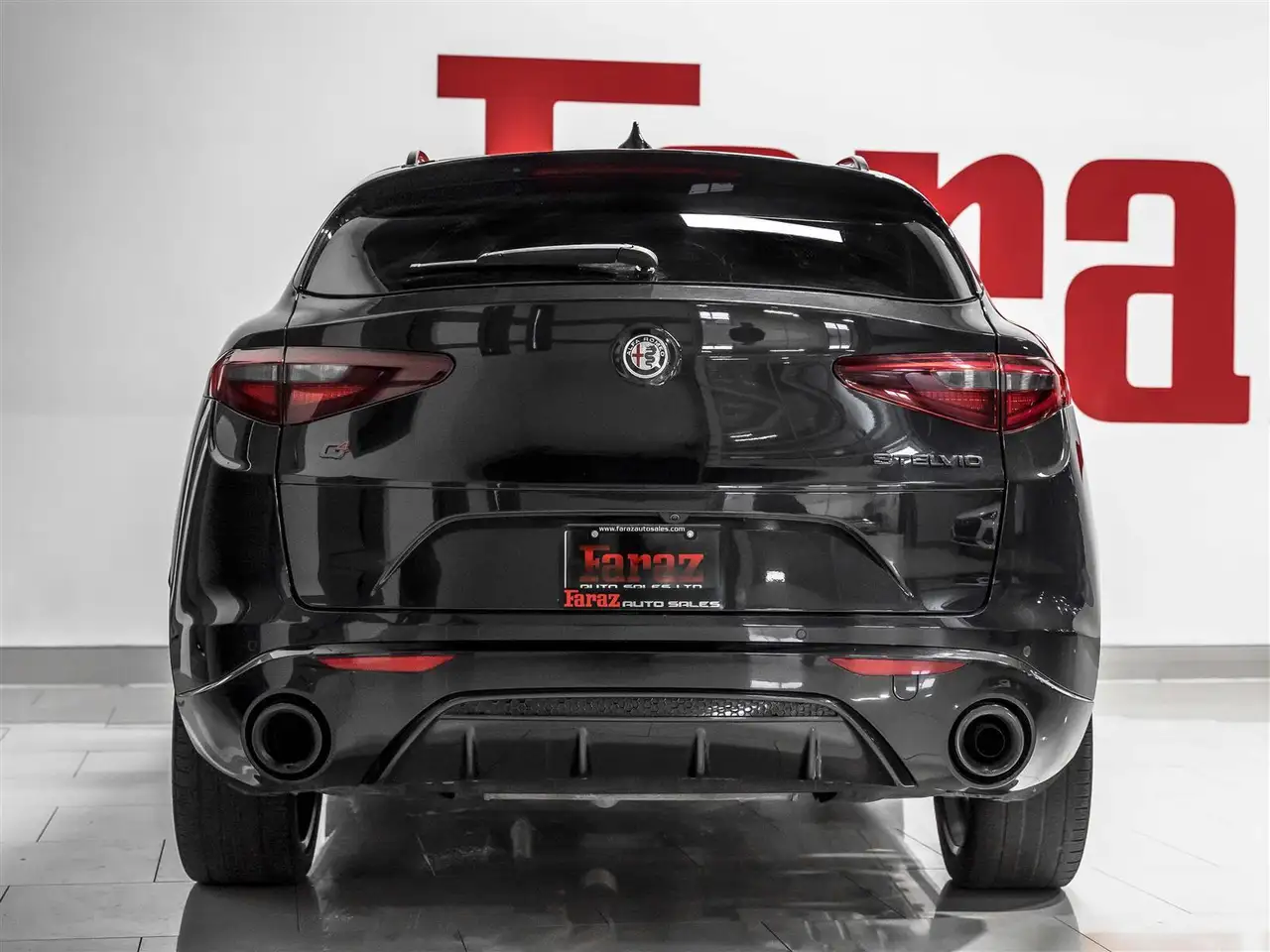 Alfa Romeo Stelvio снимка Alfa Romeo Stelvio