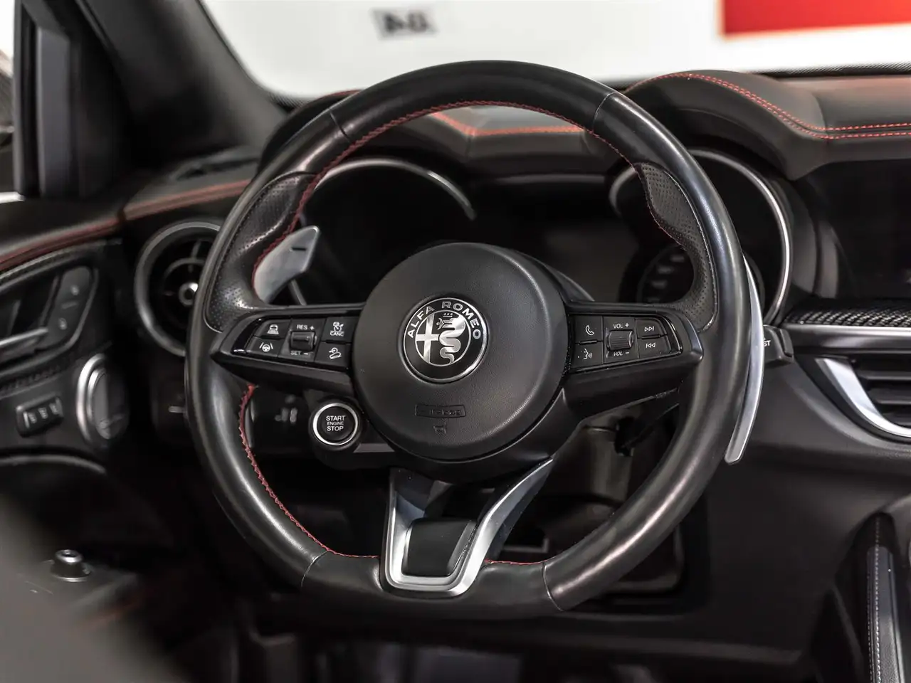 Alfa Romeo Stelvio снимка Alfa Romeo Stelvio