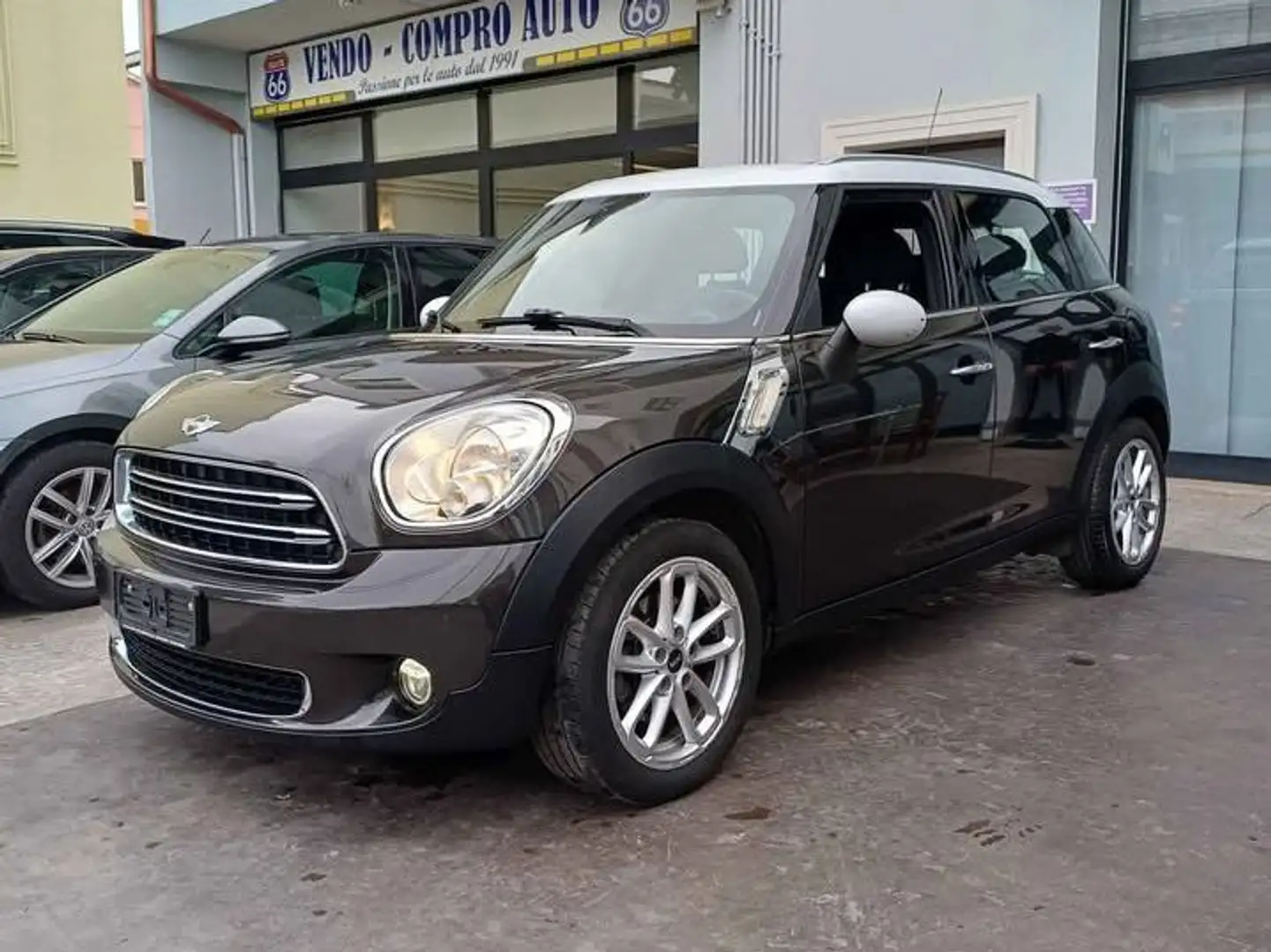MINI Cooper D Countryman Mini Countryman 2.0 Cooper D Business auto E6 Коричневий - 2