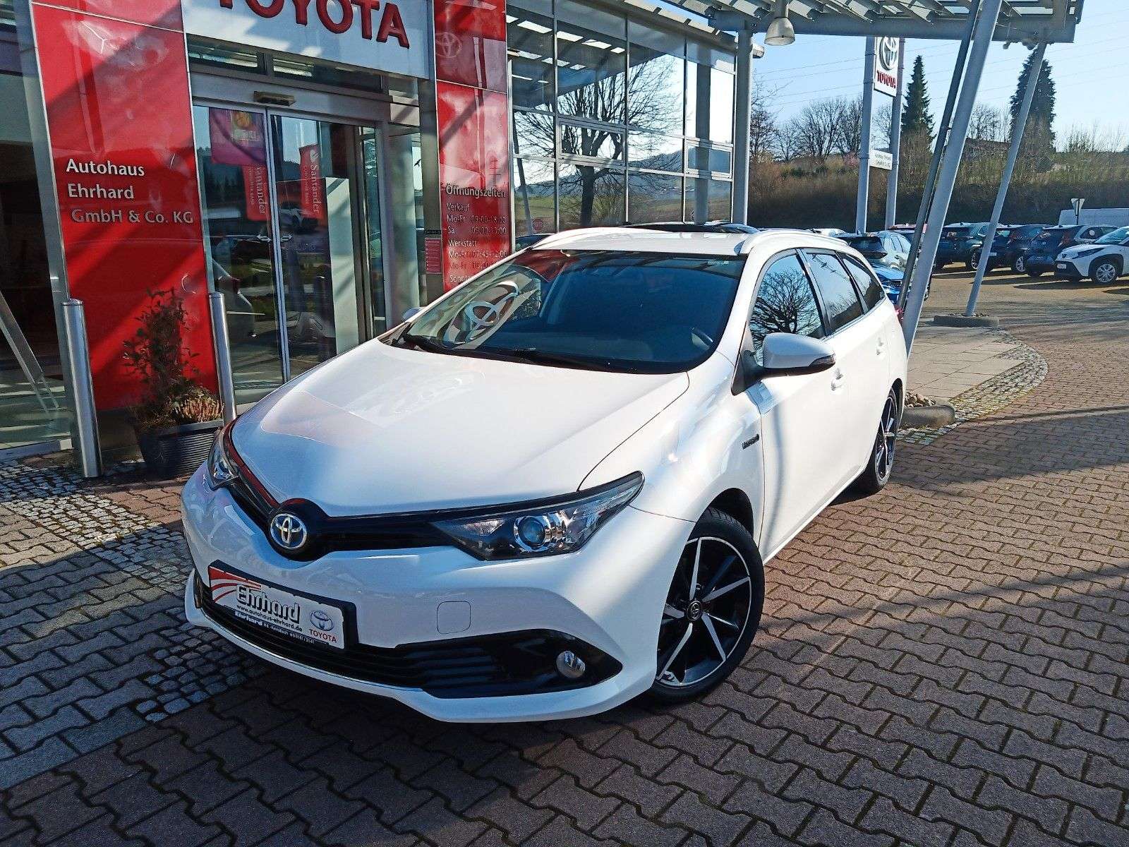 Second hand Toyota Auris 1.8 Hybrid