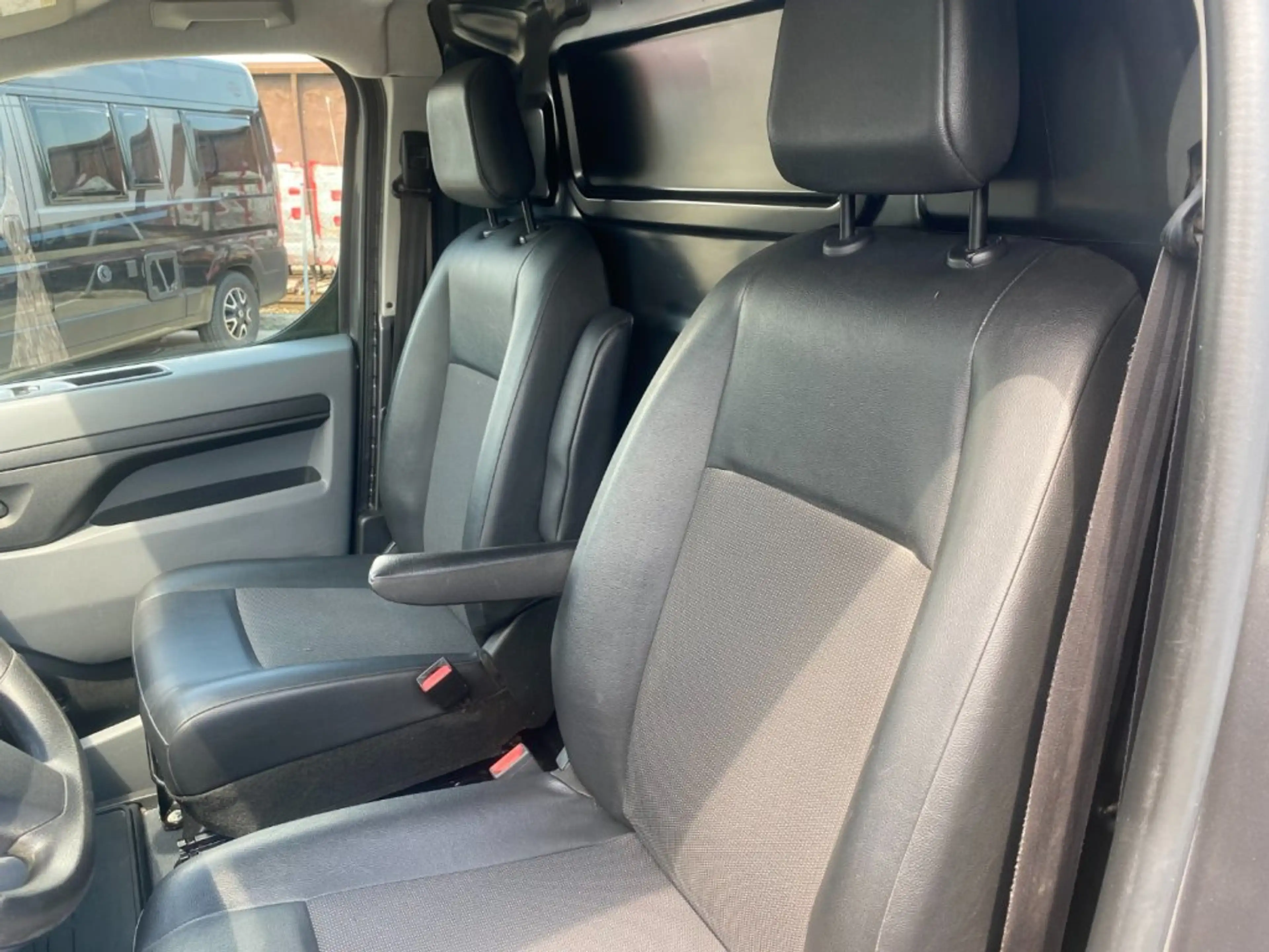 Peugeot Expert Premium L2 BHDI120 — photo 8