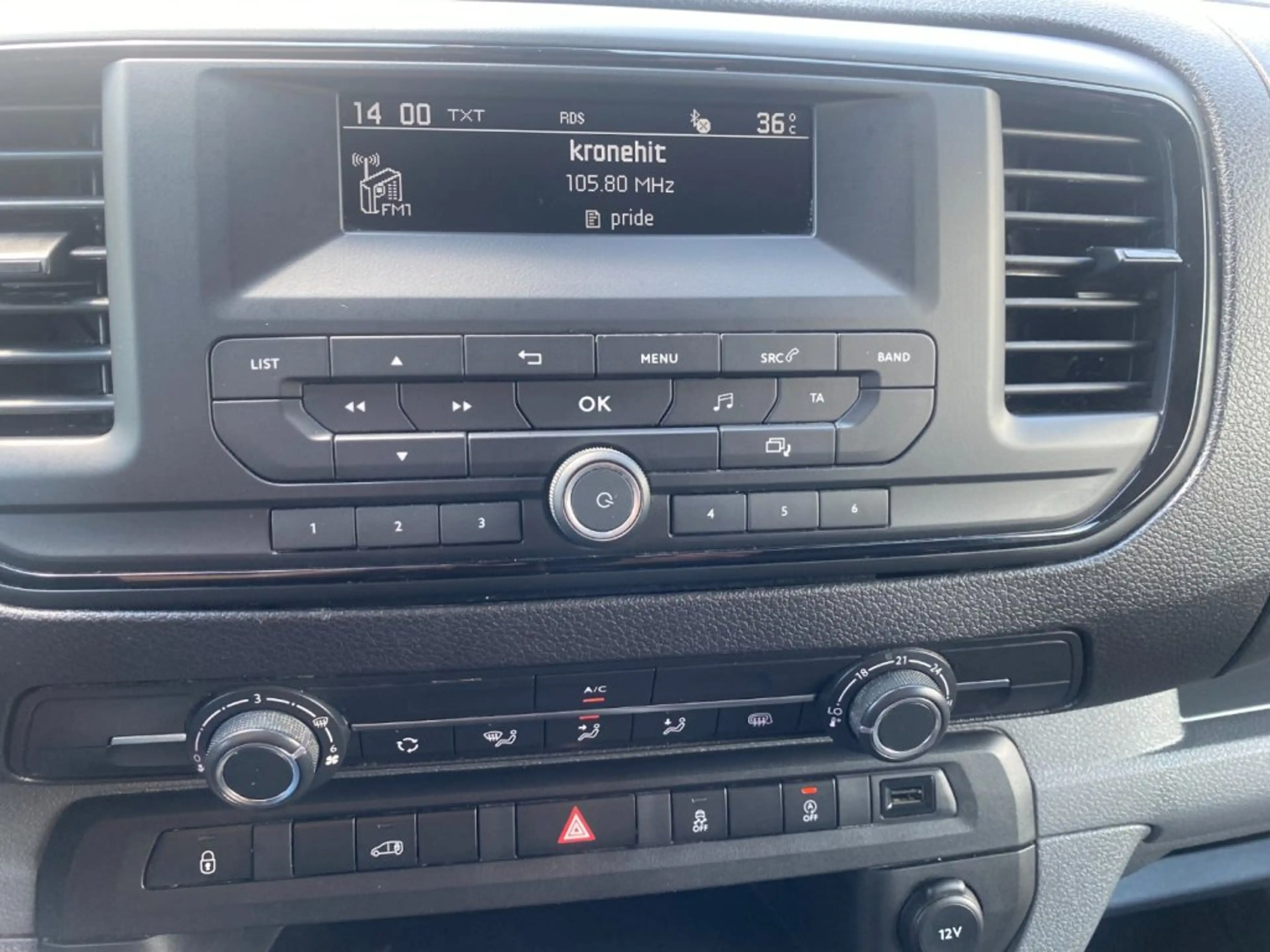 Peugeot Expert Premium L2 BHDI120 — photo 14