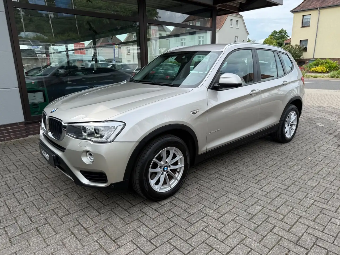 BMW X3 20 d xDrive /1.Hand/Xenon/Leder/Navi/AHK/ Silber - 2
