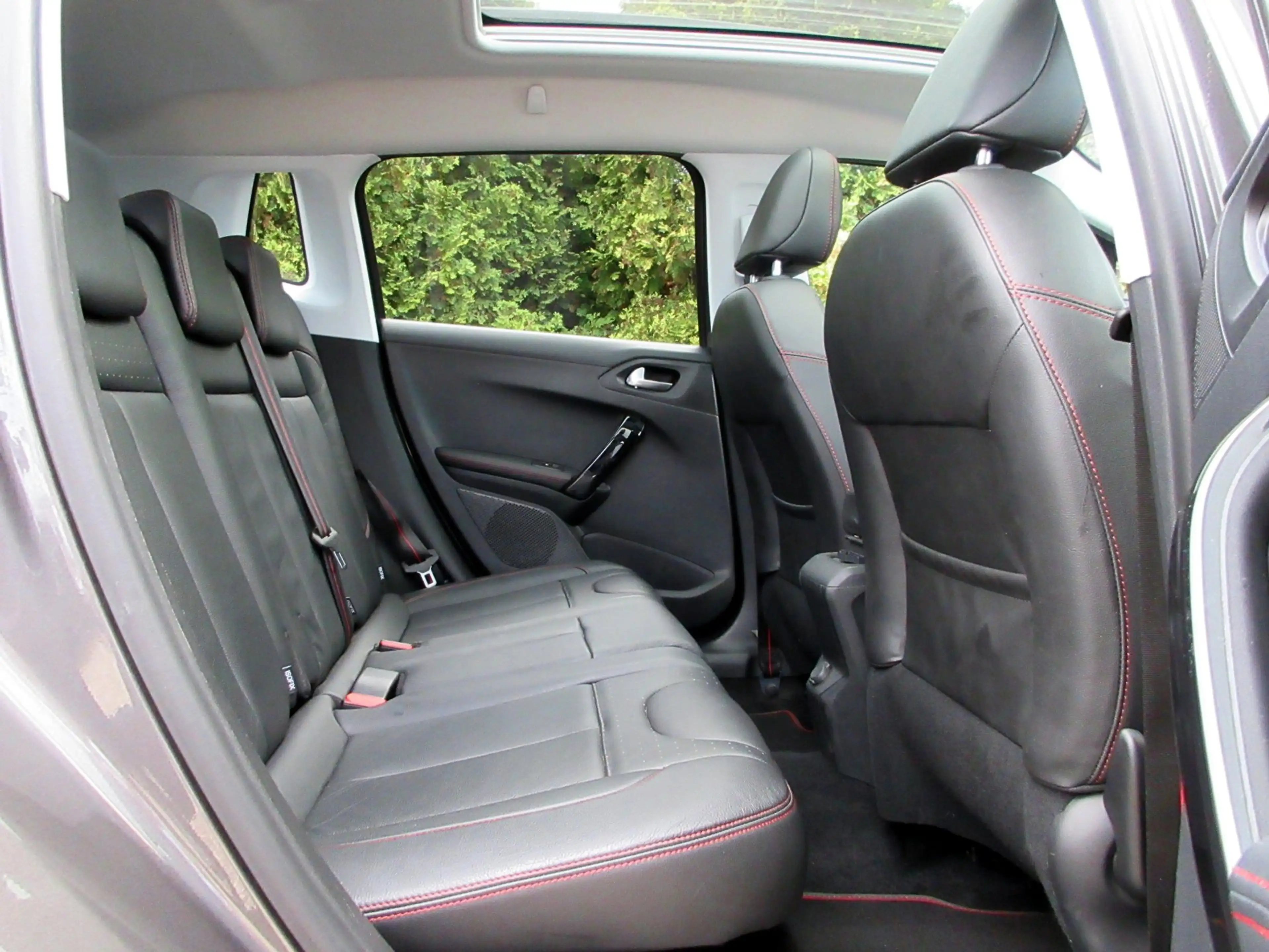 Peugeot 2008 1.2 PureTech GT-line * Navi * Pano * Carplay * — photo 15
