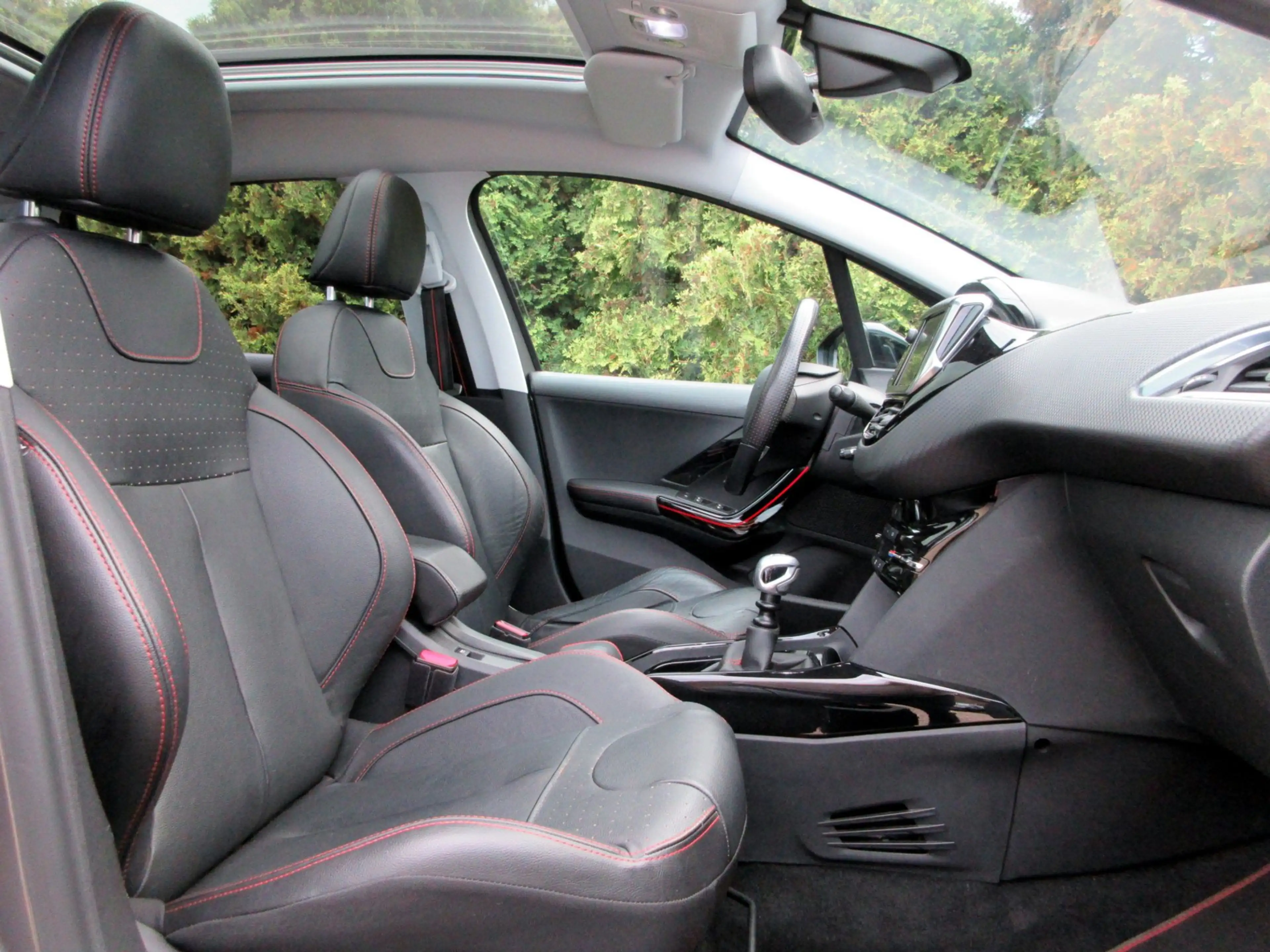 Peugeot 2008 1.2 PureTech GT-line * Navi * Pano * Carplay * — photo 17