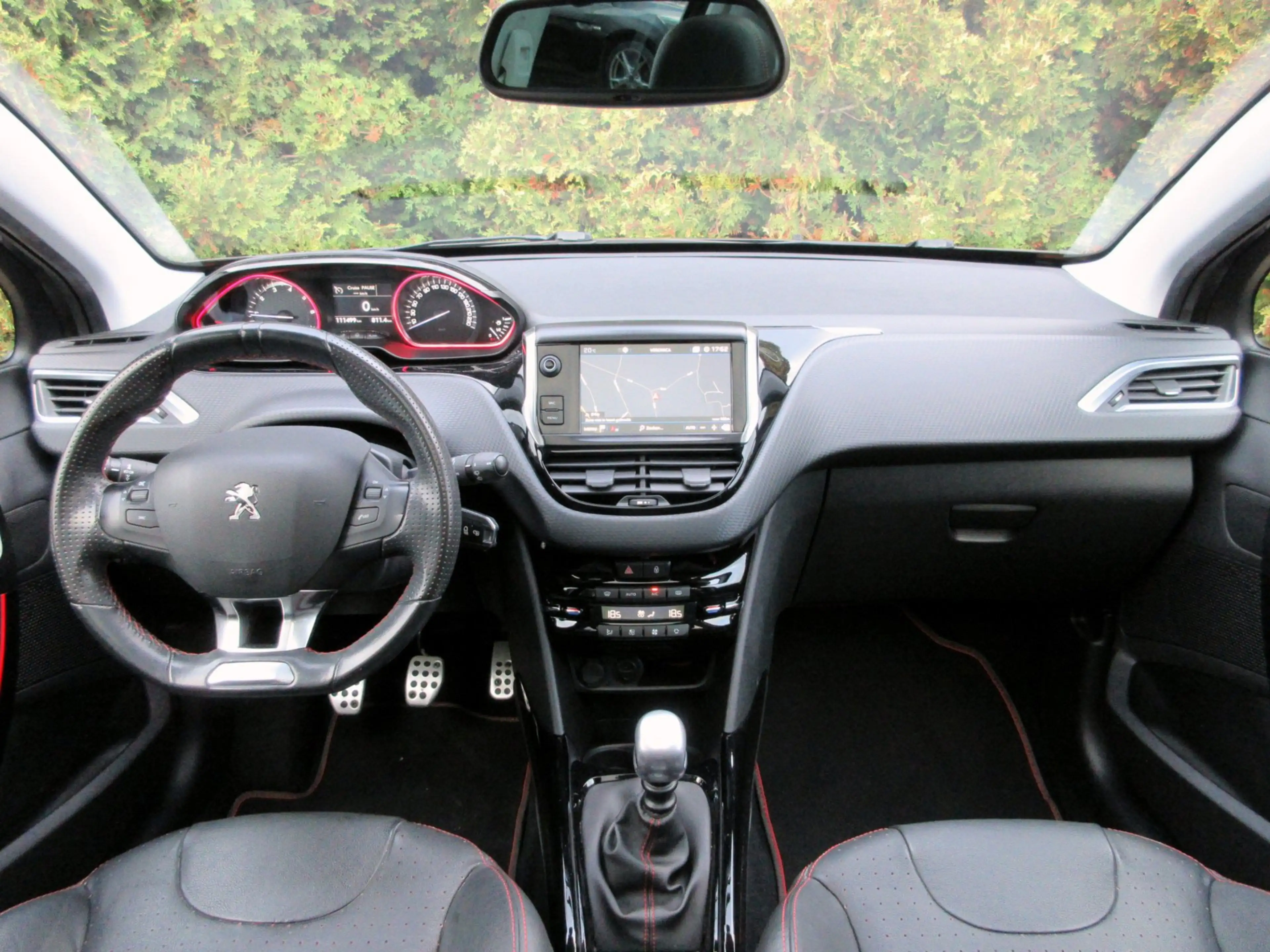 Peugeot 2008 1.2 PureTech GT-line * Navi * Pano * Carplay * — photo 3