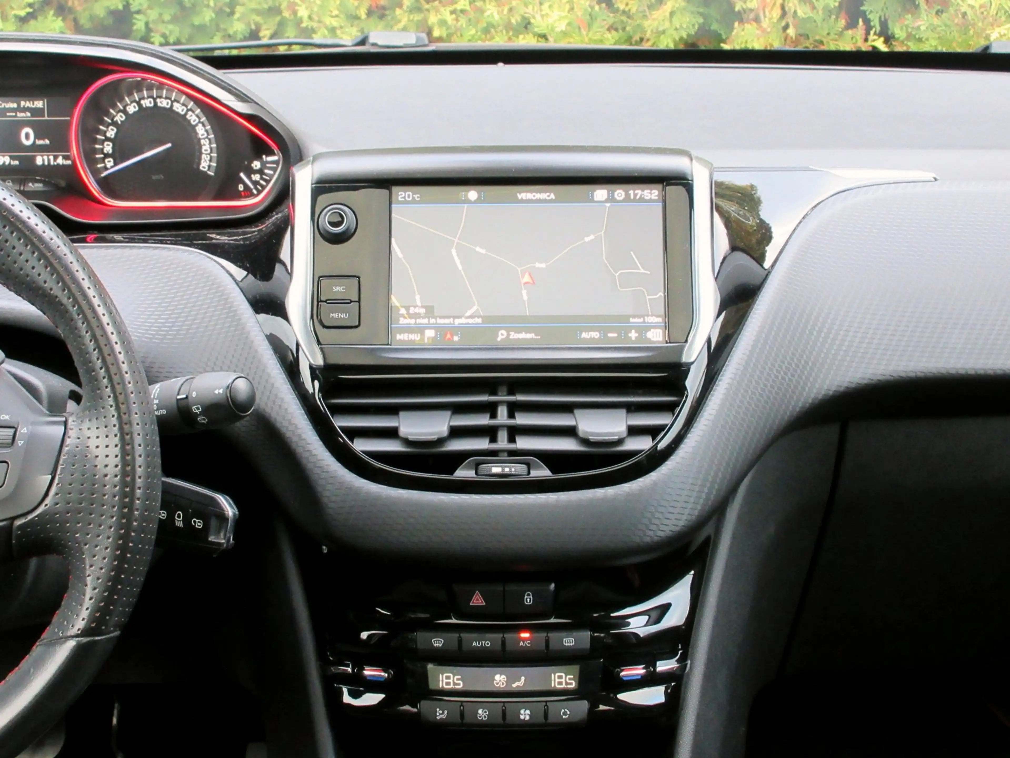 Peugeot 2008 1.2 PureTech GT-line * Navi * Pano * Carplay * — photo 10