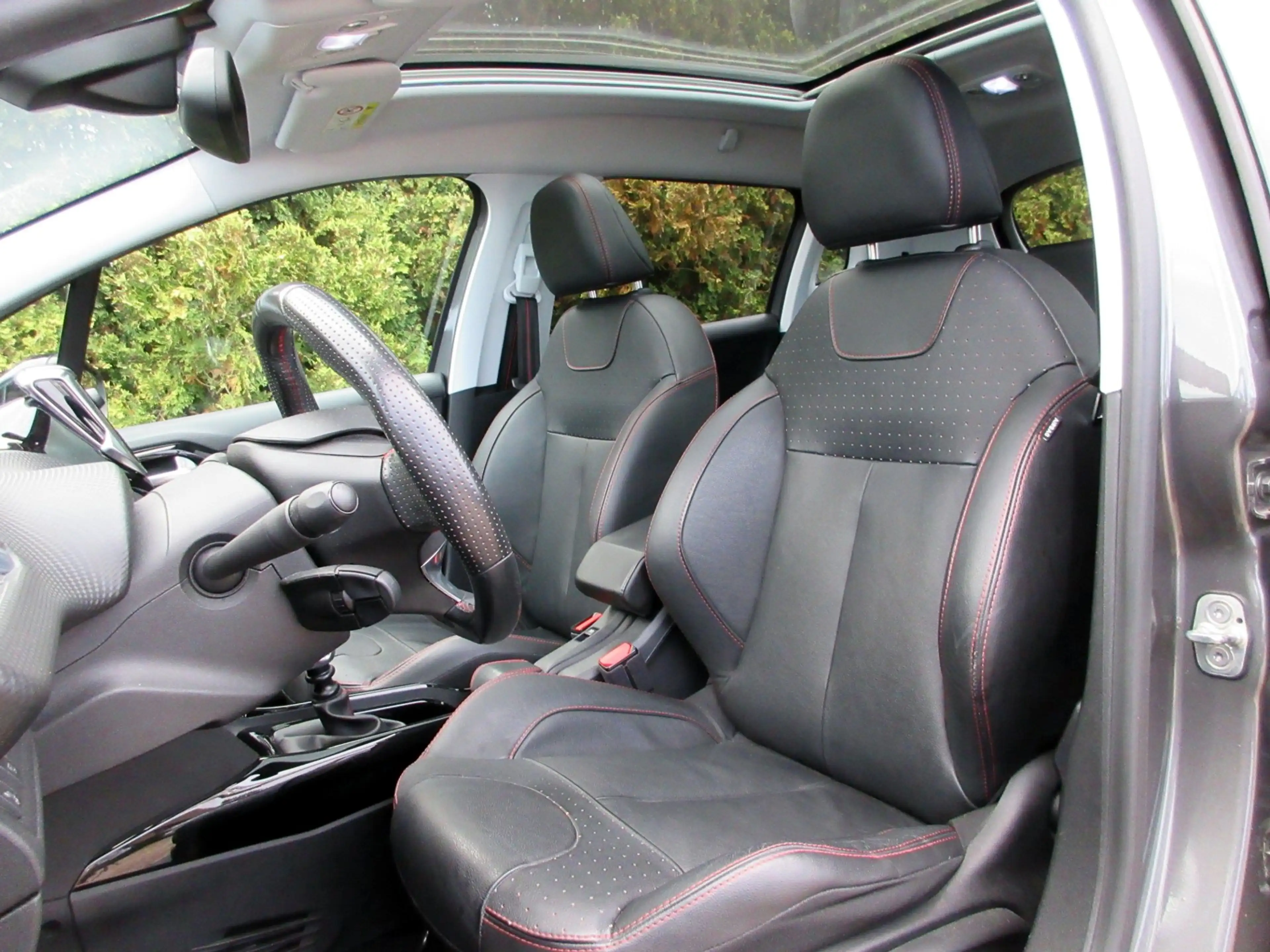Peugeot 2008 1.2 PureTech GT-line * Navi * Pano * Carplay * — photo 2