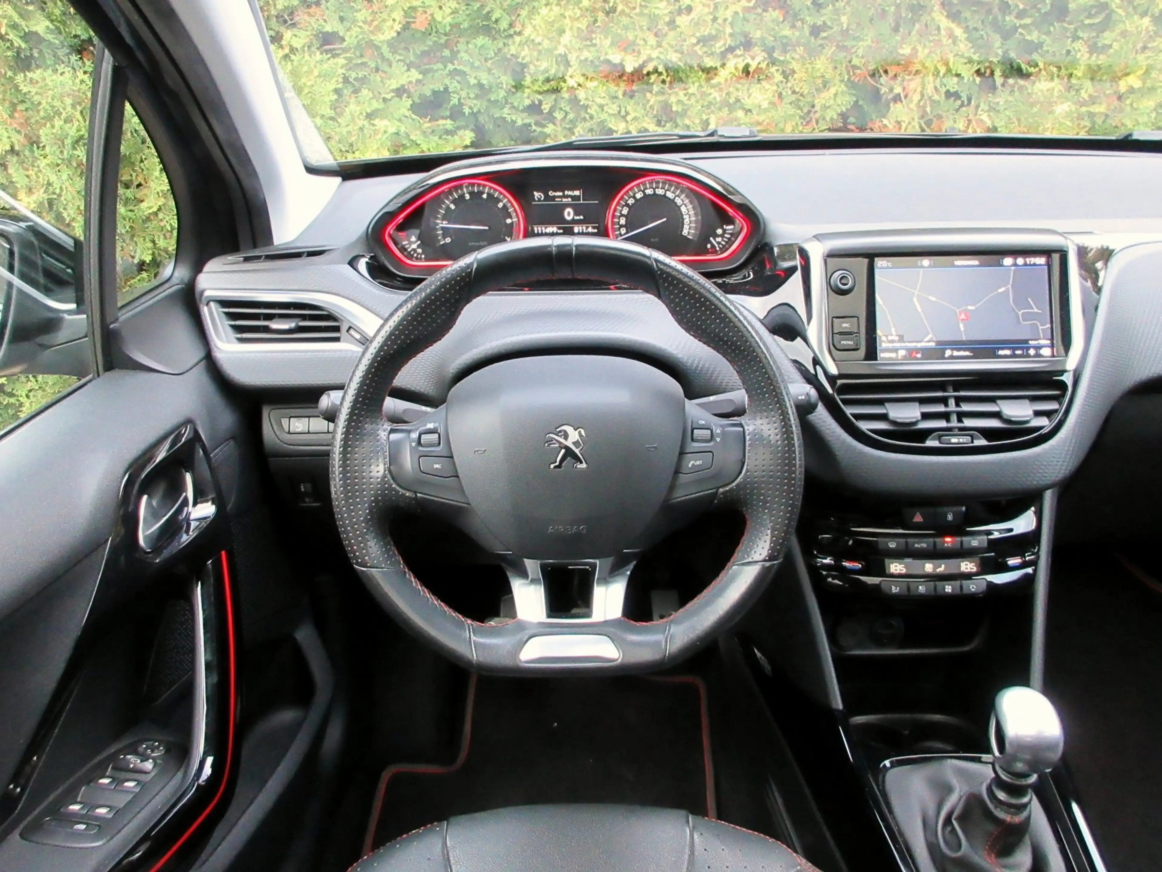 Peugeot 2008 1.2 PureTech GT-line * Navi * Pano * Carplay * — photo 9
