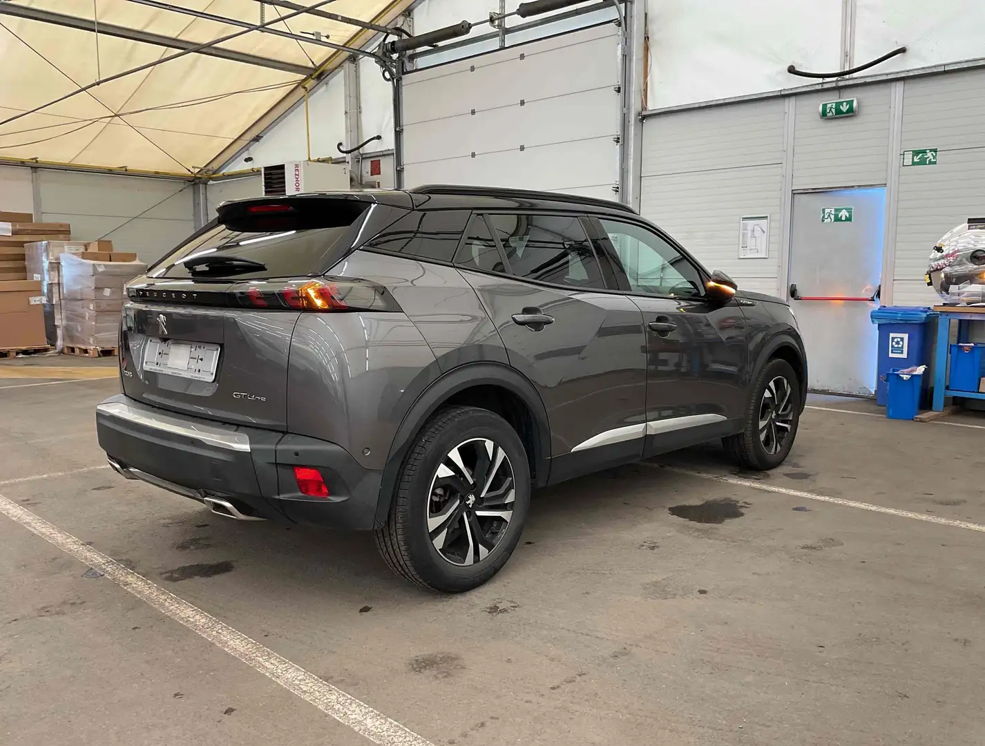 Peugeot 2008 1.2 PureTech GT Line Grau - 2