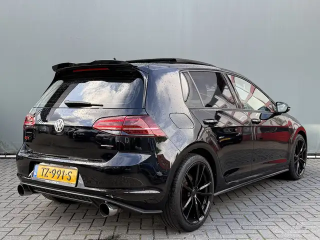 Volkswagen Golf view 2