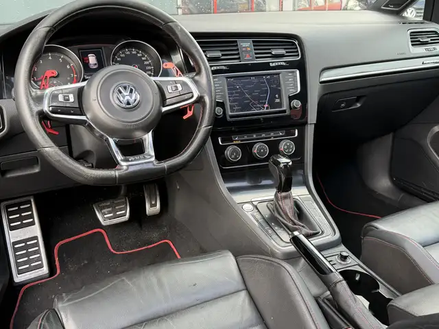 Volkswagen Golf view 4