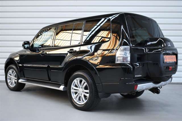 Mitsubishi Pajero 3.2 DI-D Diamant+7.Sitzer+Navi+Xenon