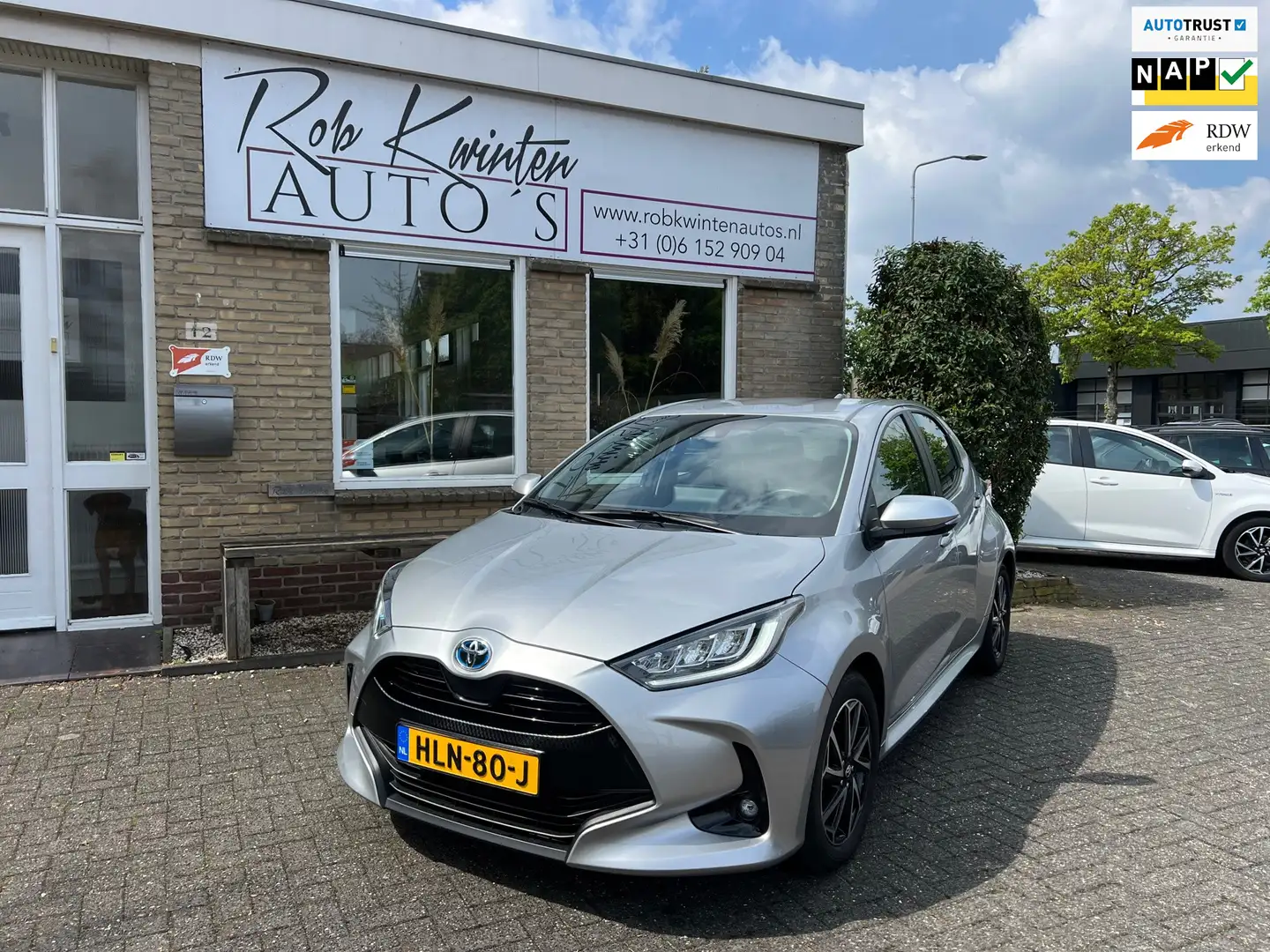 Toyota Yaris 1.5 Hybrid Dynamic Team Deutschland Grau - 1