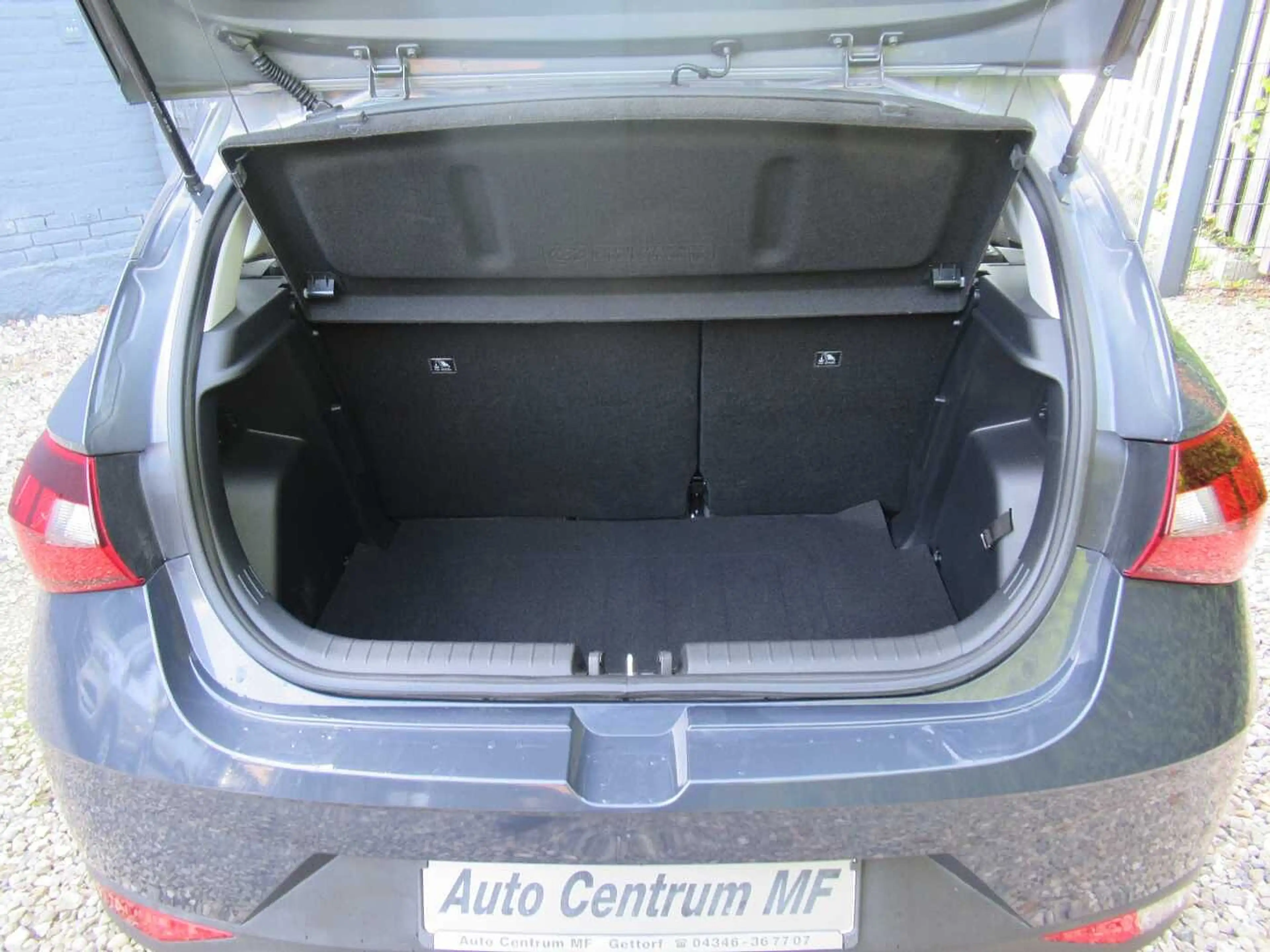 Hyundai i20 blue 1.2 Pure — photo 7