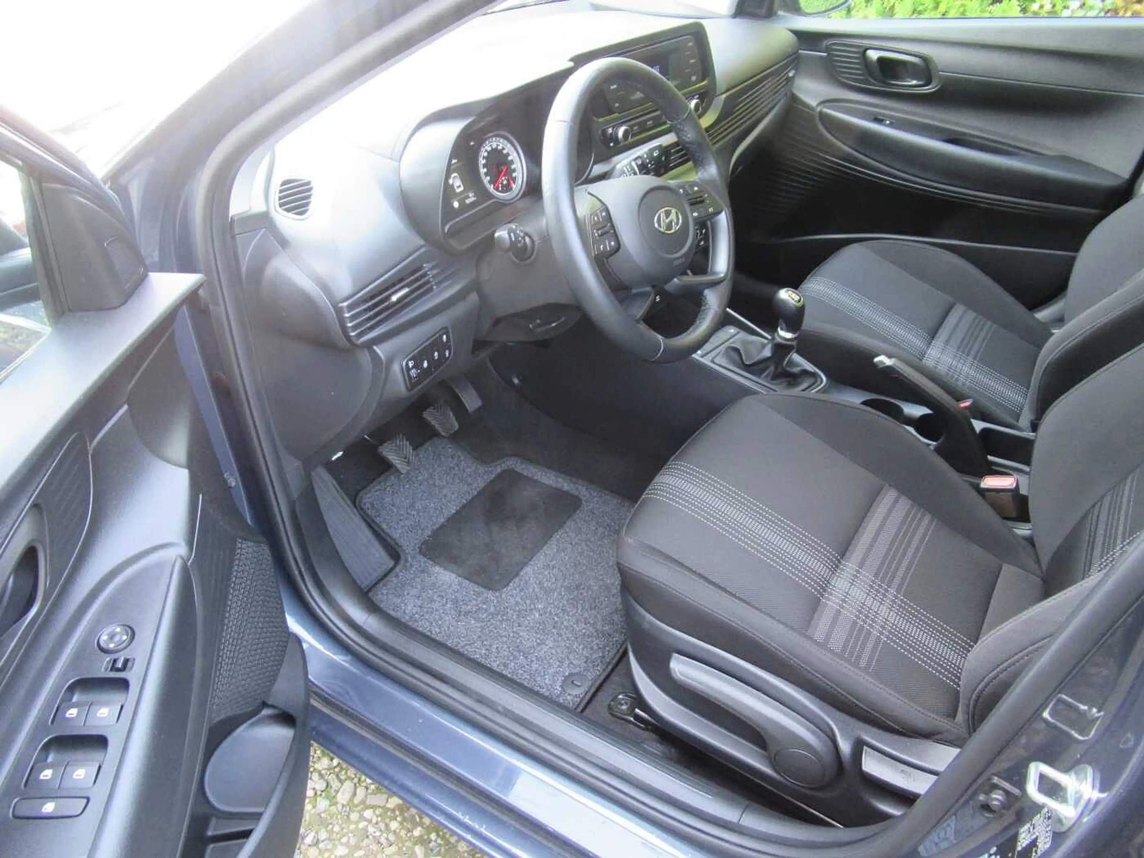Hyundai i20 blue 1.2 Pure — photo 9