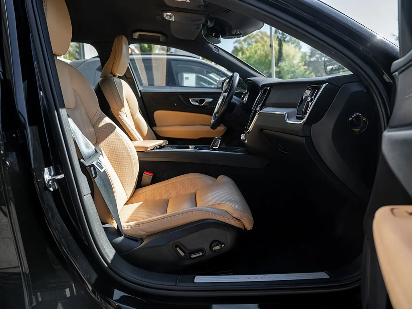 Volvo V60 Cross Country B4 AWD Pro Noir - 2