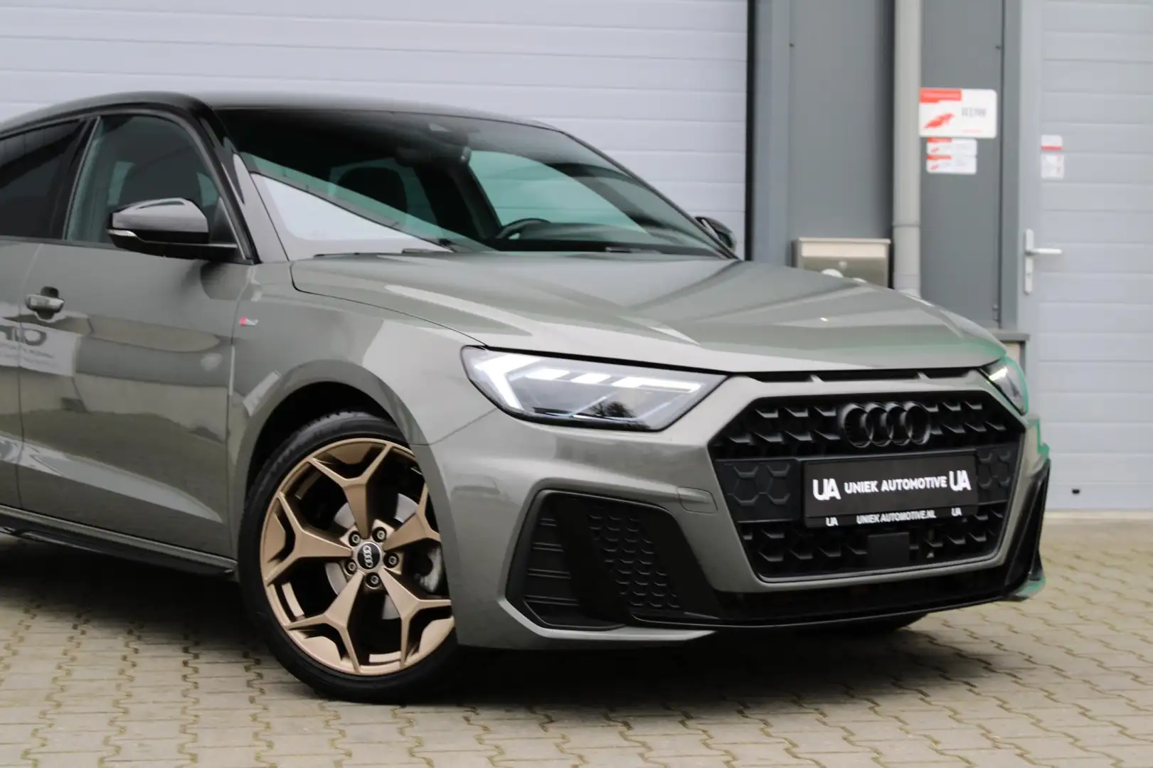 Audi A1 Sportback 35 TFSI PRO LINE S EDITION ONE | CHRONOS Grijs - 2