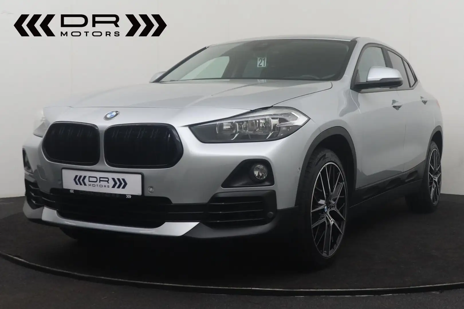 BMW X2 18i sDrive - NAVI - LEDER Argent - 1