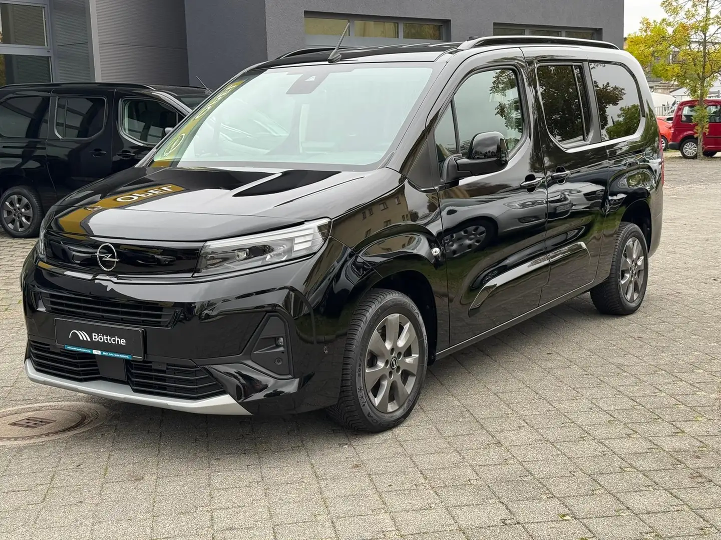 Opel Combo Life GS XL BlueHDI 130 AT Schwarz - 1