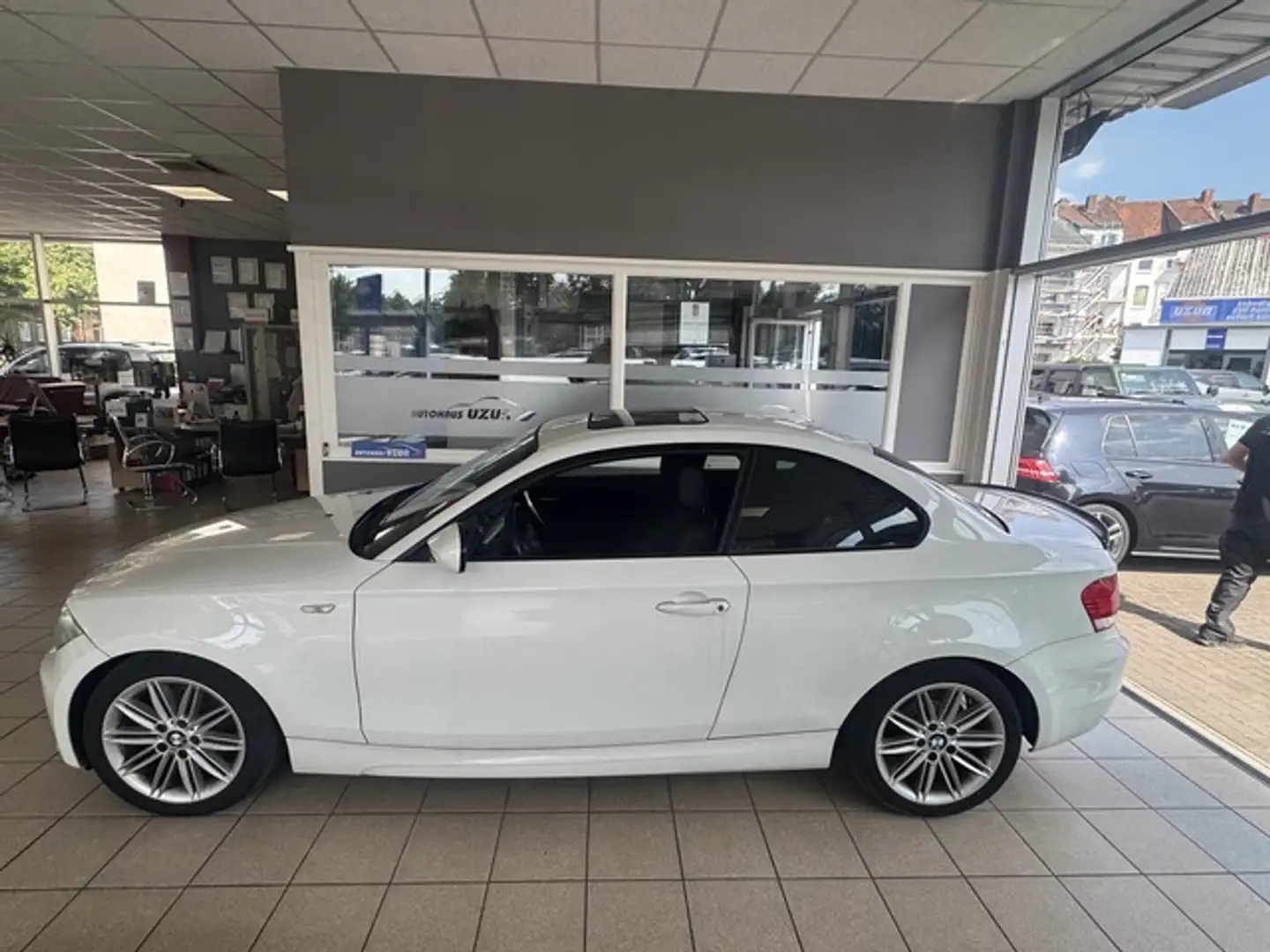 BMW 120 i Coupe M-Paket T-Leder eGSD 8 fach bereift White - 1