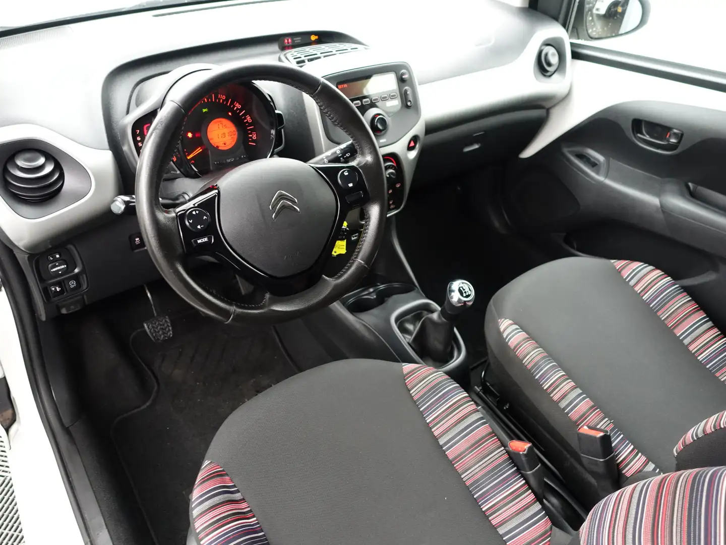 Citroen C1 1.0 e-VTi Feel- Bluetooth Audio, Privacy Glass, Cl Weiß - 2